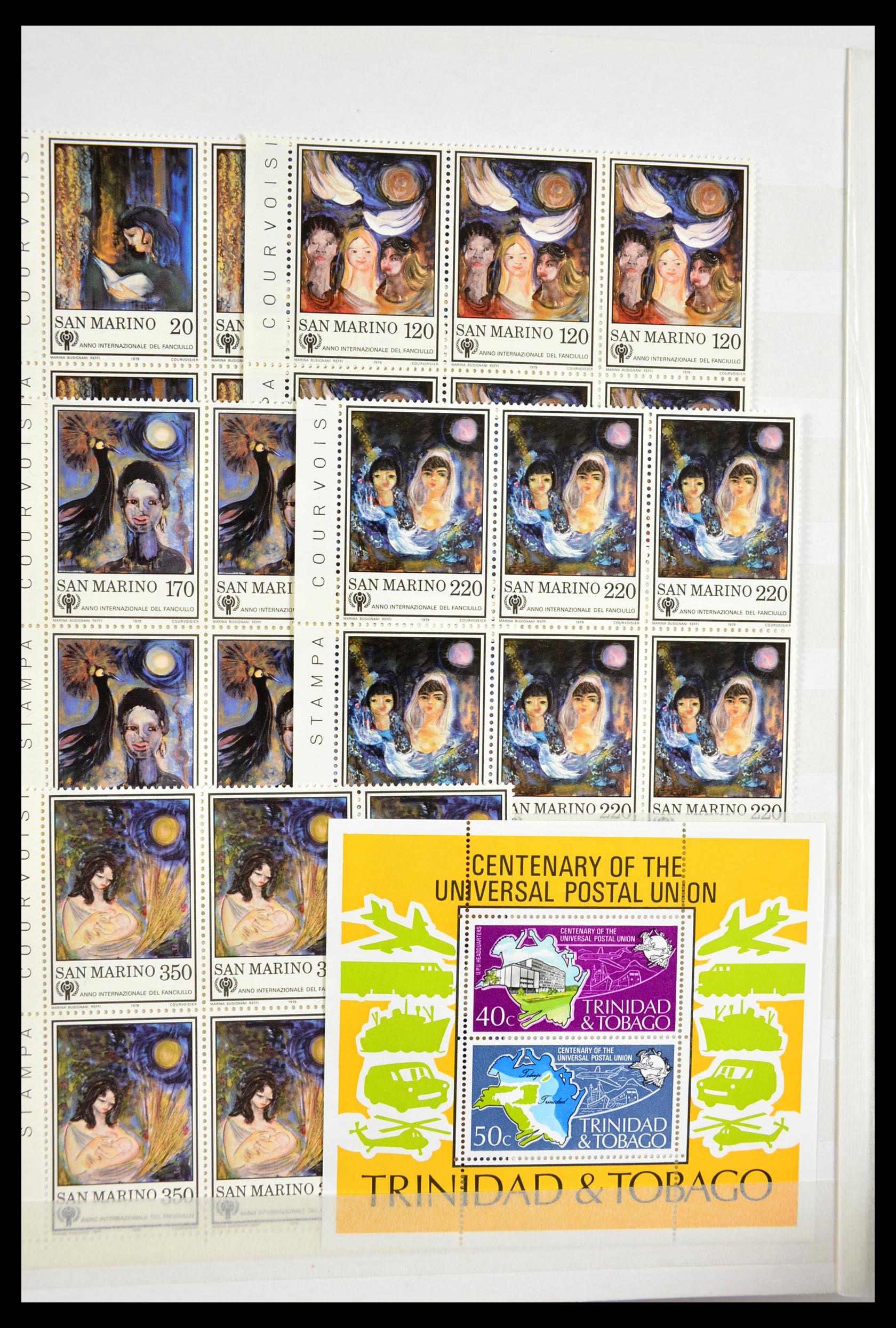 29584 089 - 29584 World souvenir sheets 1980-2011.