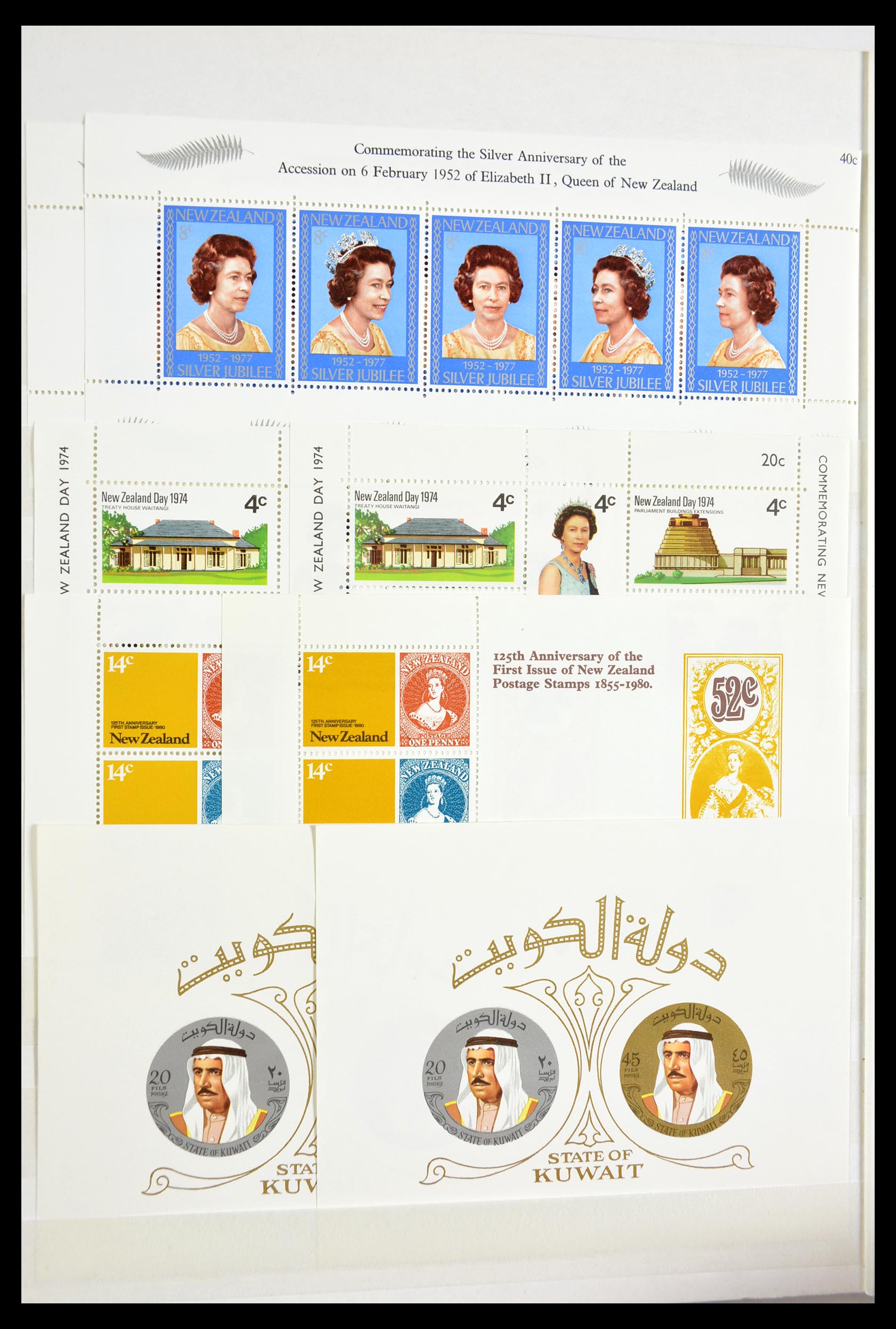 29584 095 - 29584 World souvenir sheets 1980-2011.
