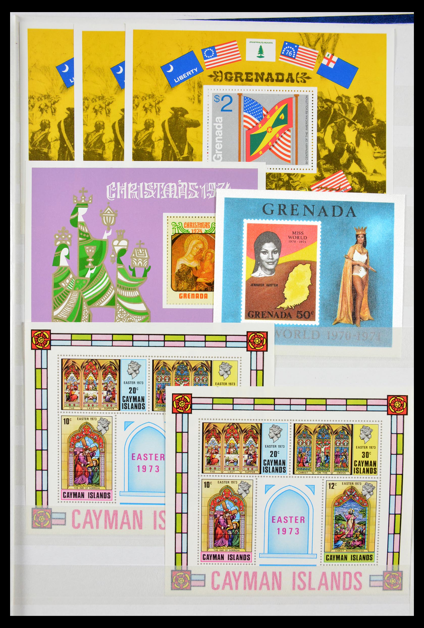 29584 100 - 29584 World souvenir sheets 1980-2011.