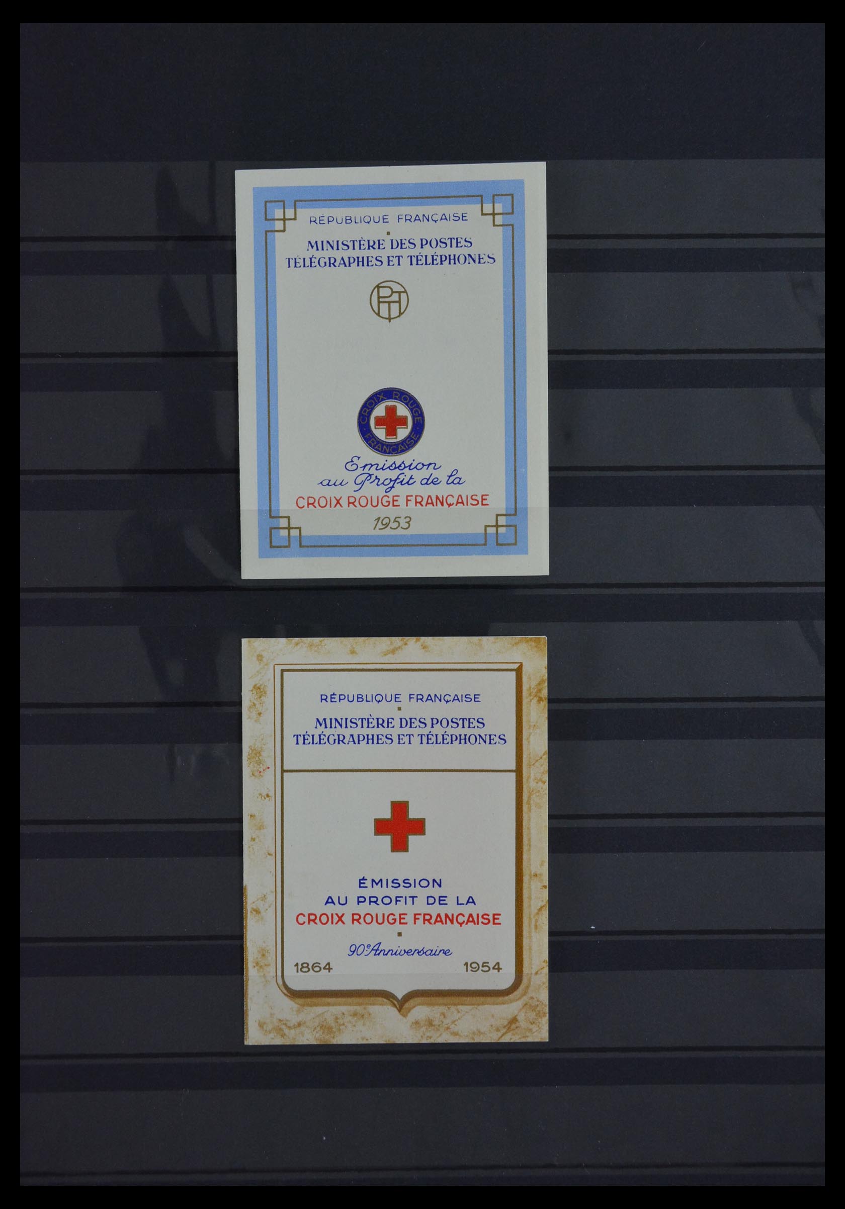 29737 003 - 29737 France Red Cross booklets 1952-1959.
