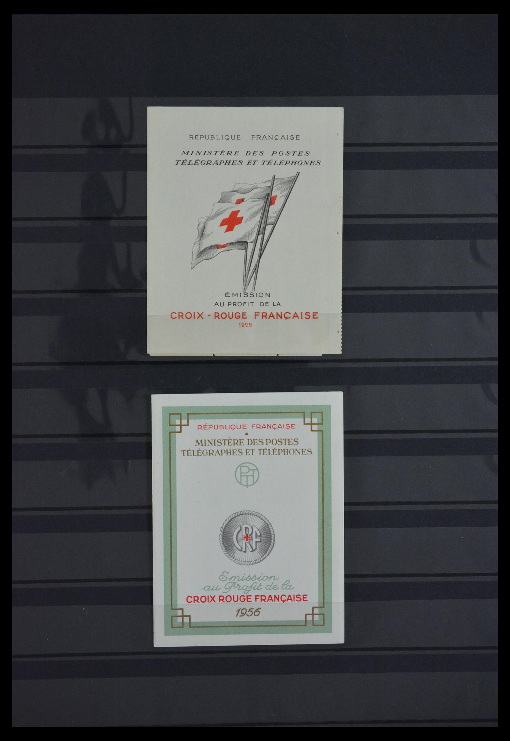 29737 005 - 29737 France Red Cross booklets 1952-1959.