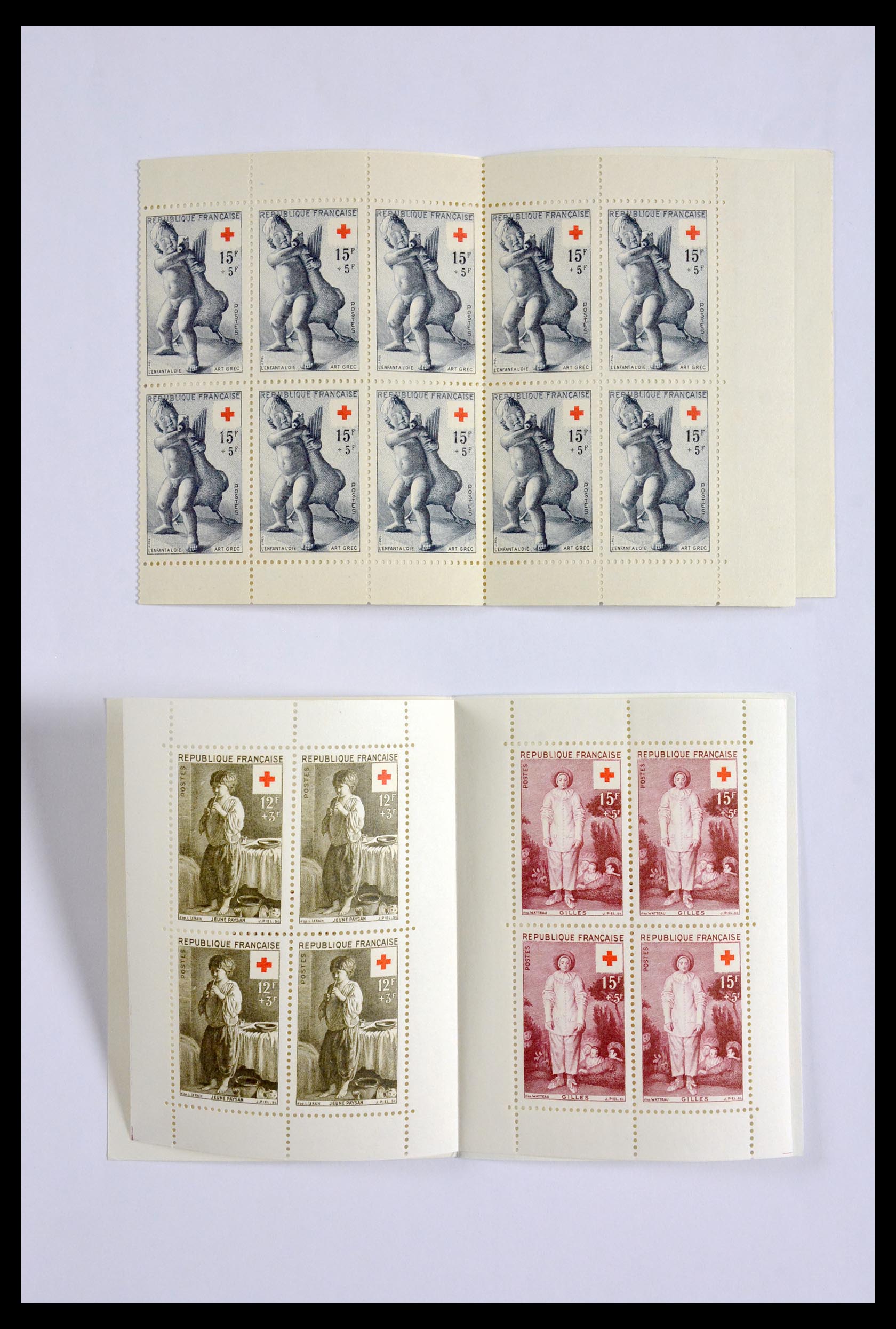 29737 006 - 29737 France Red Cross booklets 1952-1959.