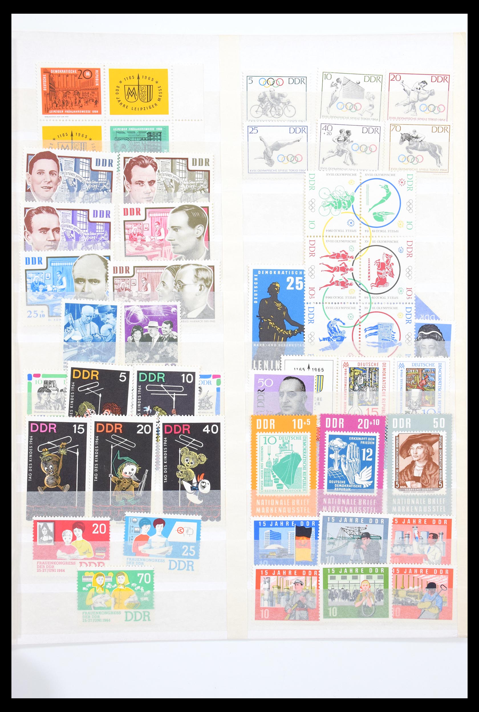 30343 017 - 30343 DDR gigantische stock 1949-1990.