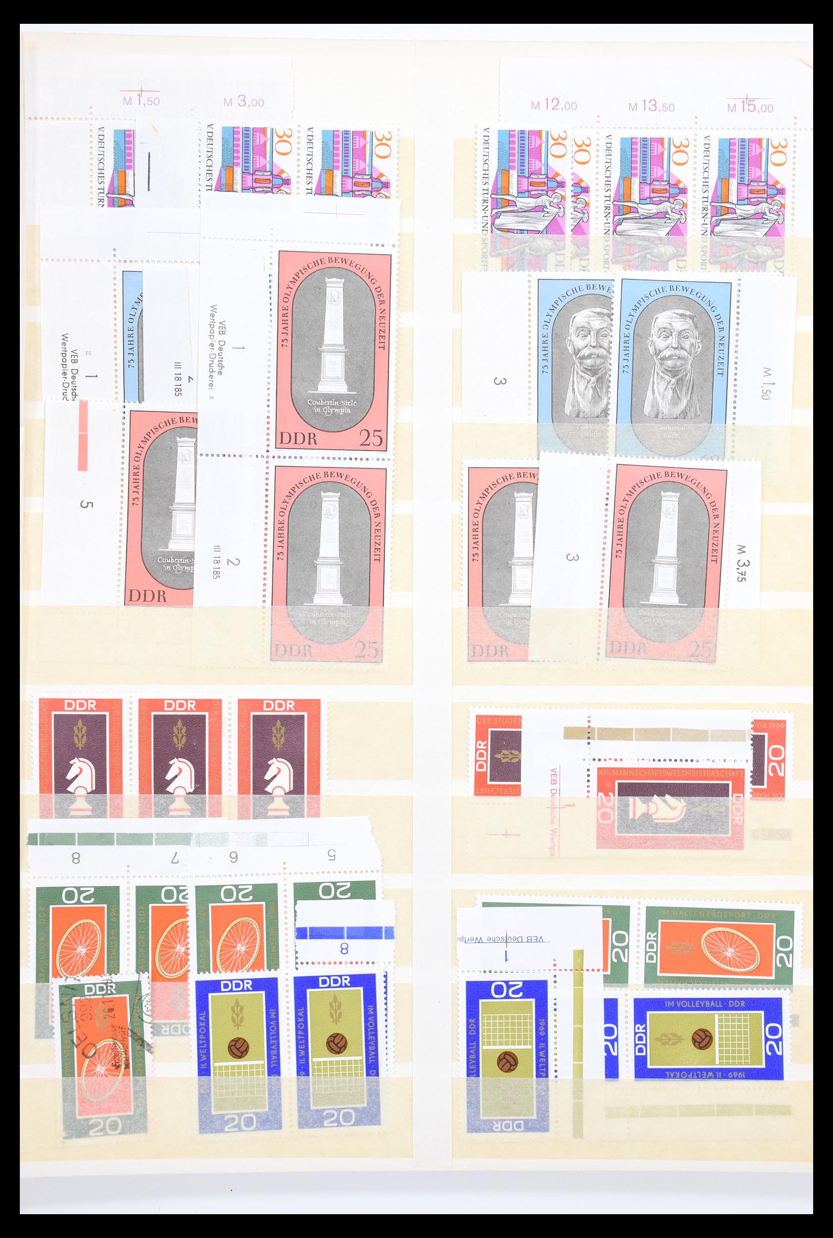30343 047 - 30343 DDR gigantische stock 1949-1990.