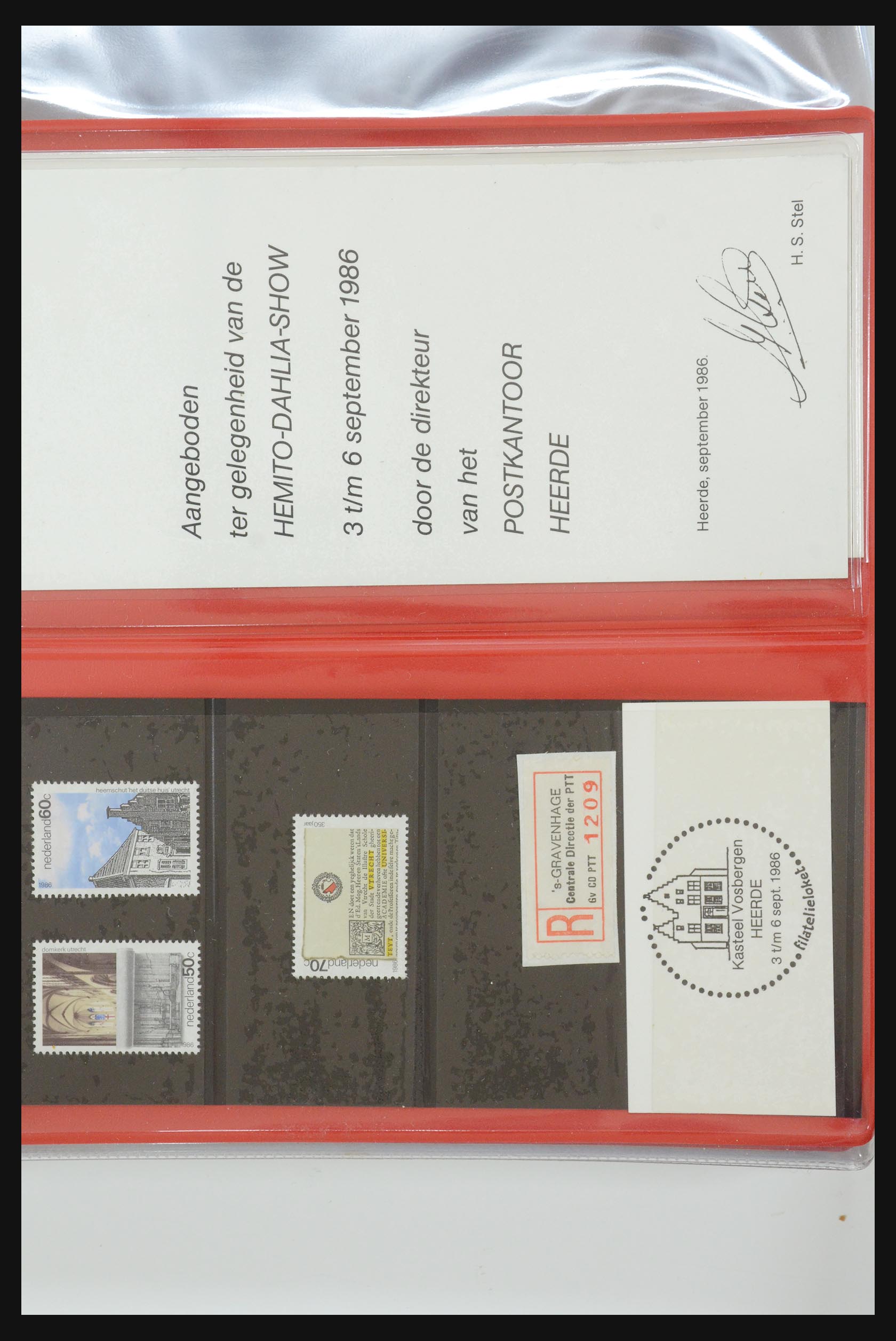 31495 011 - 31495 Netherlands special presentation packs.