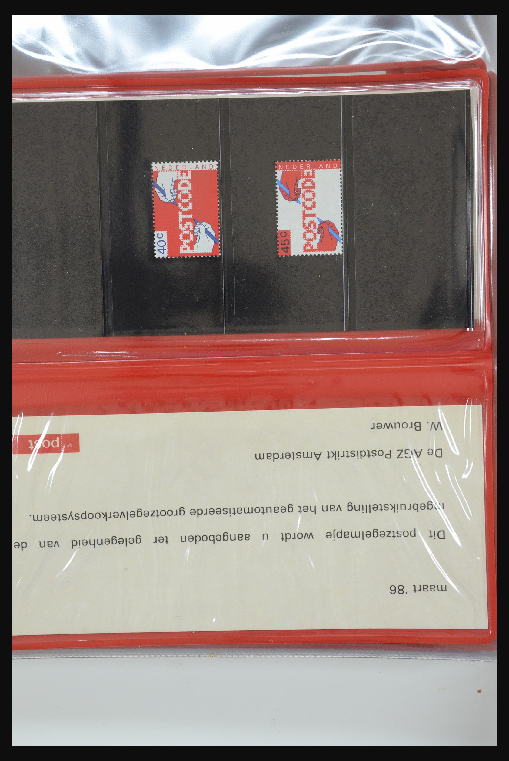 31495 013 - 31495 Netherlands special presentation packs.