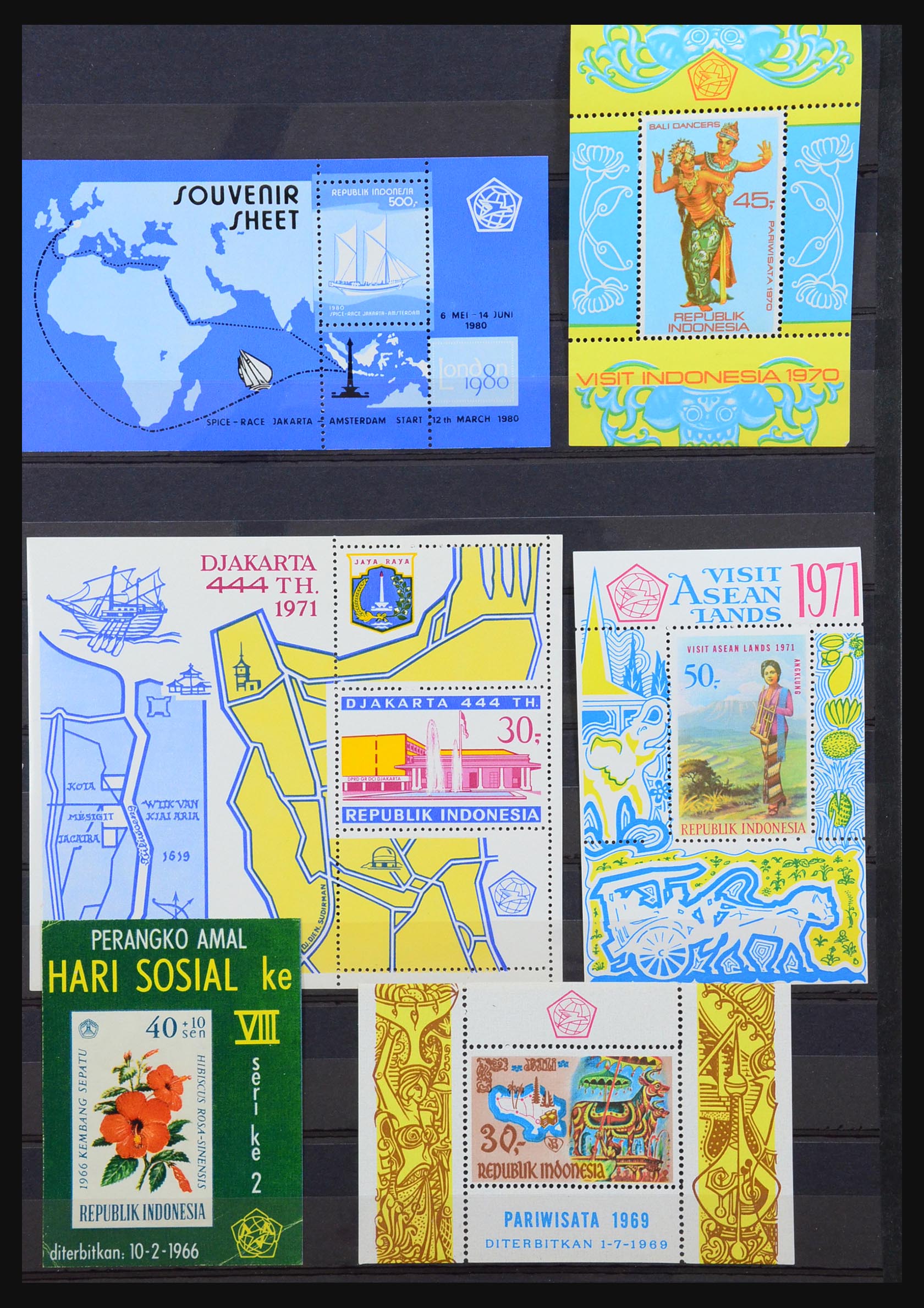 31524 024 - 31524 World souvenir sheets 1937-1985.