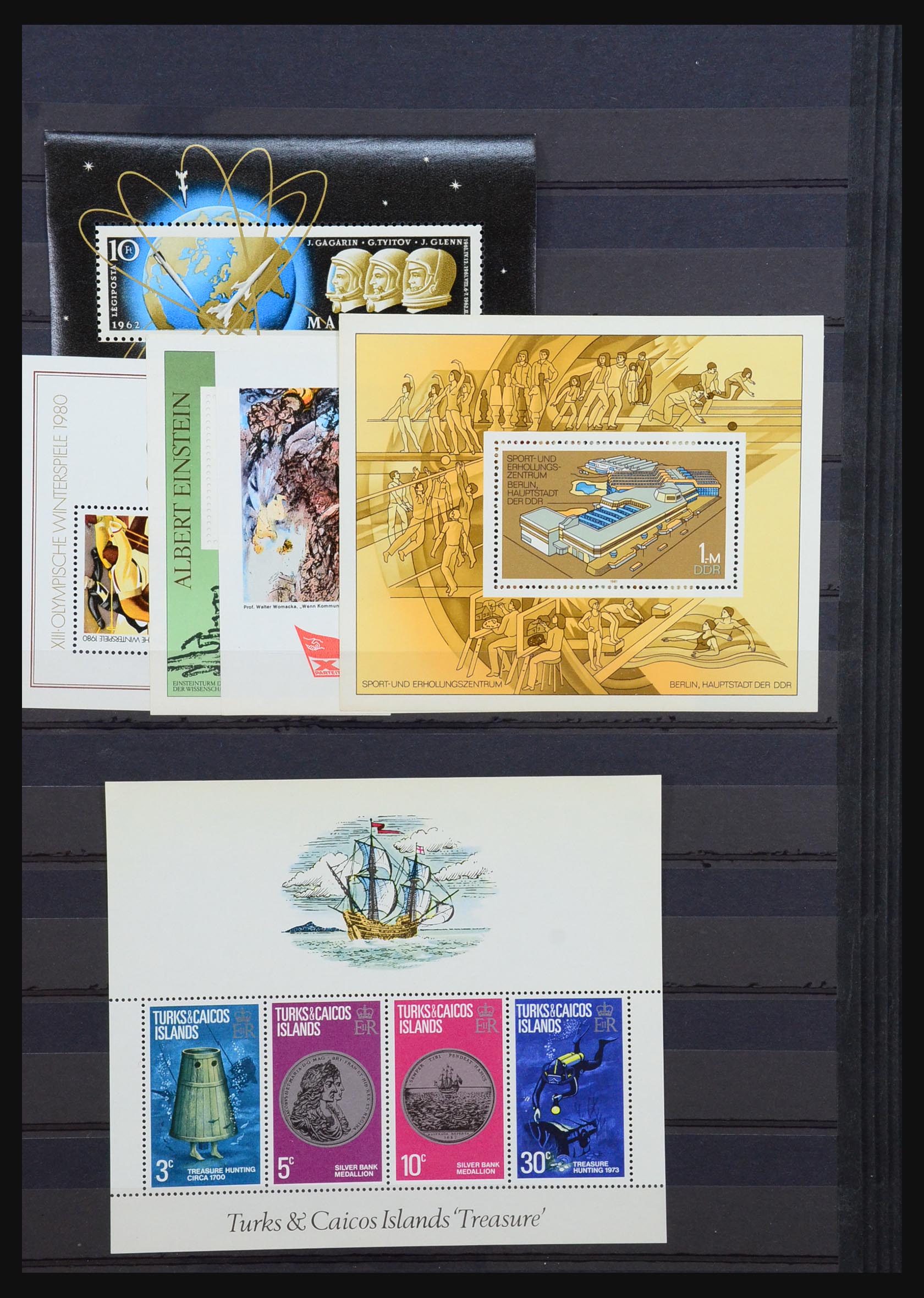 31524 032 - 31524 World souvenir sheets 1937-1985.