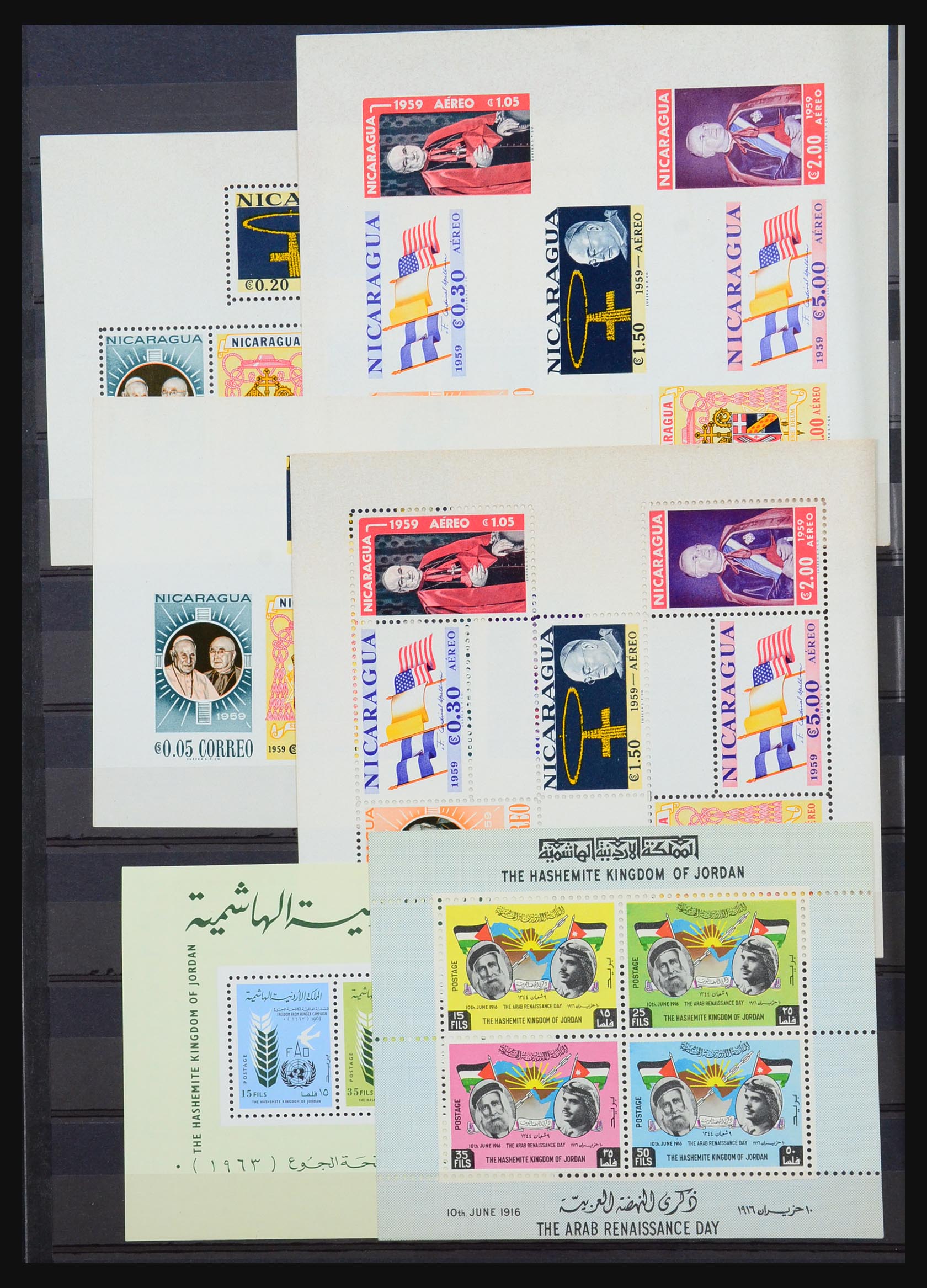 31524 038 - 31524 World souvenir sheets 1937-1985.