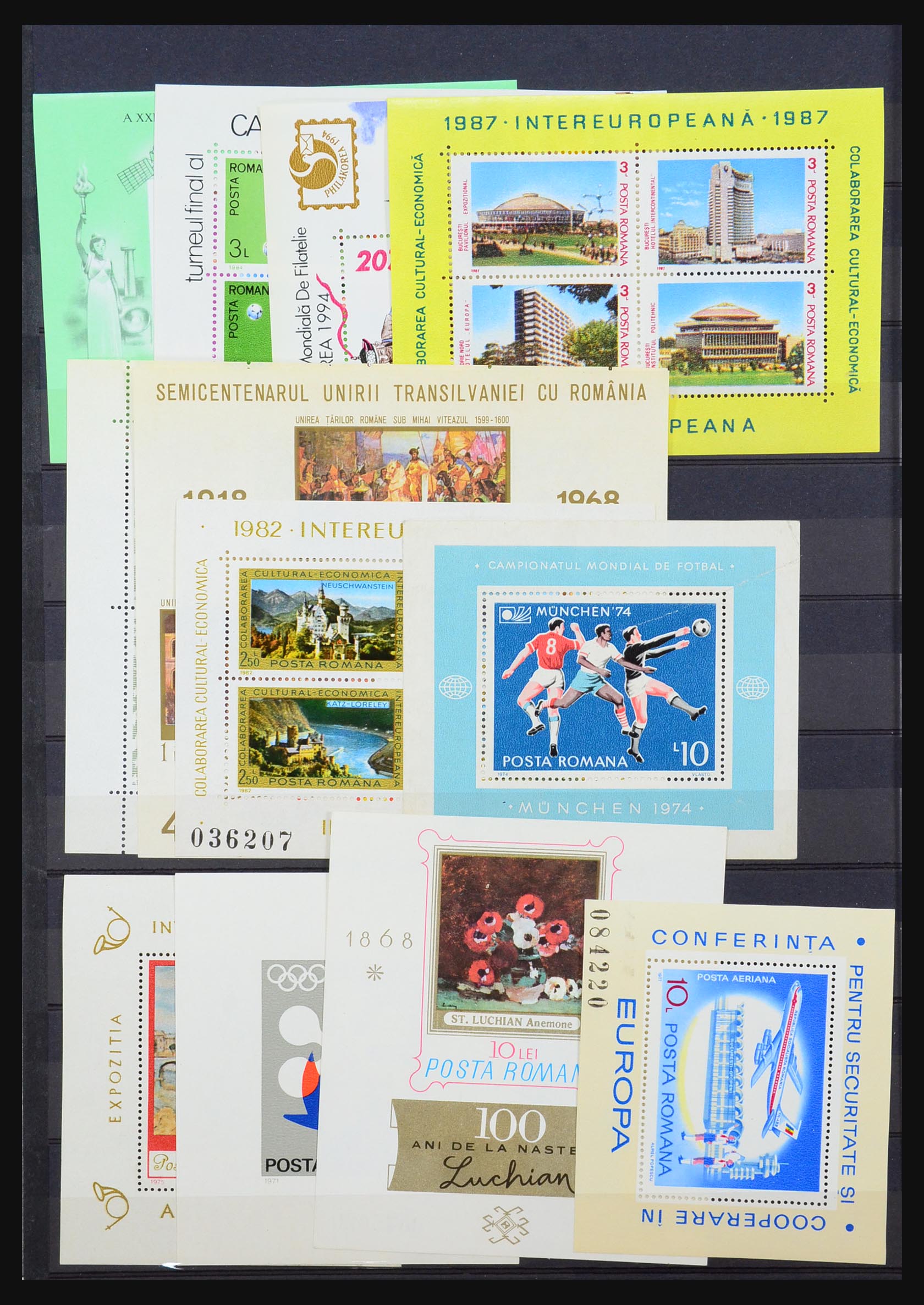 31524 055 - 31524 World souvenir sheets 1937-1985.