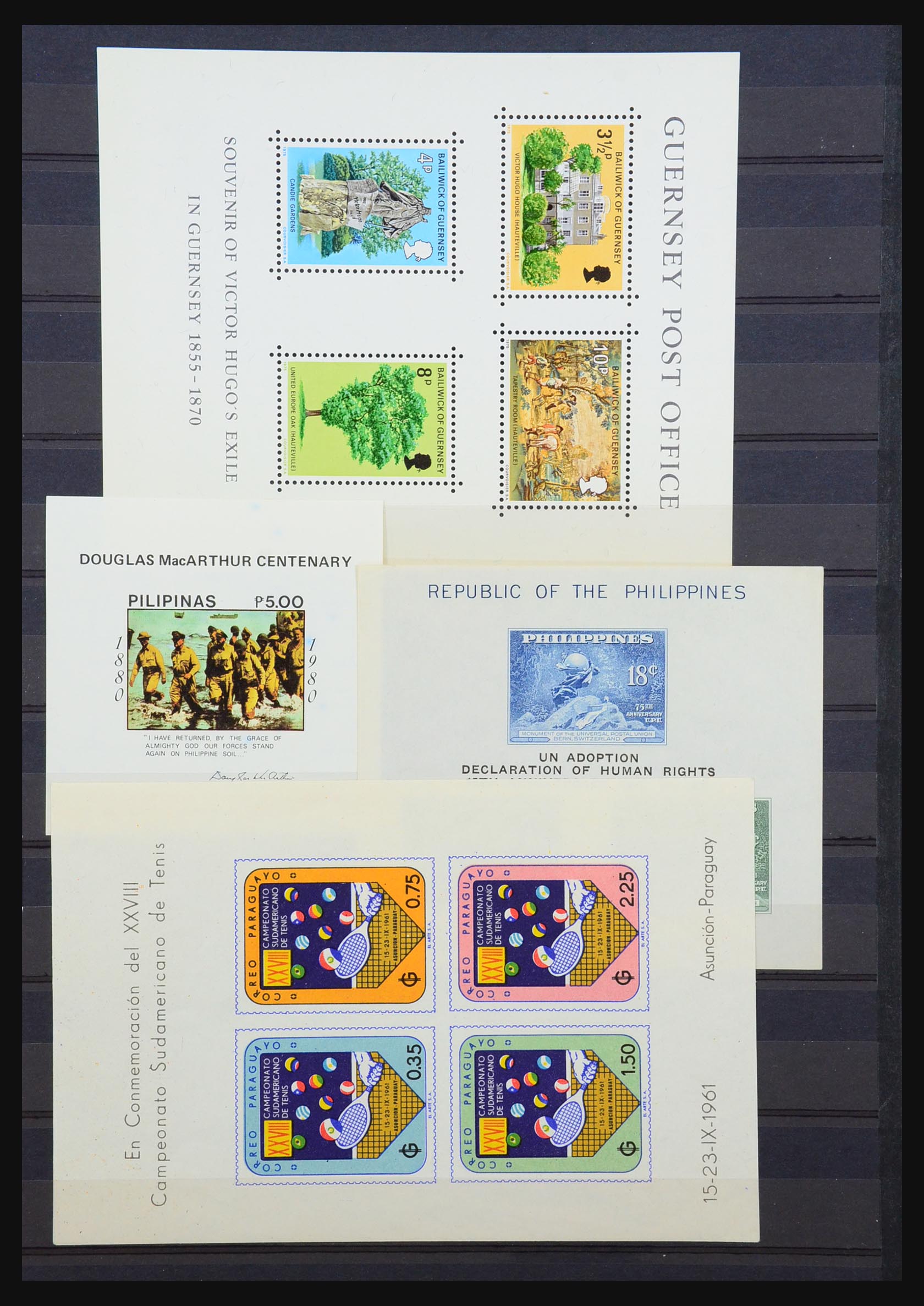 31524 056 - 31524 World souvenir sheets 1937-1985.