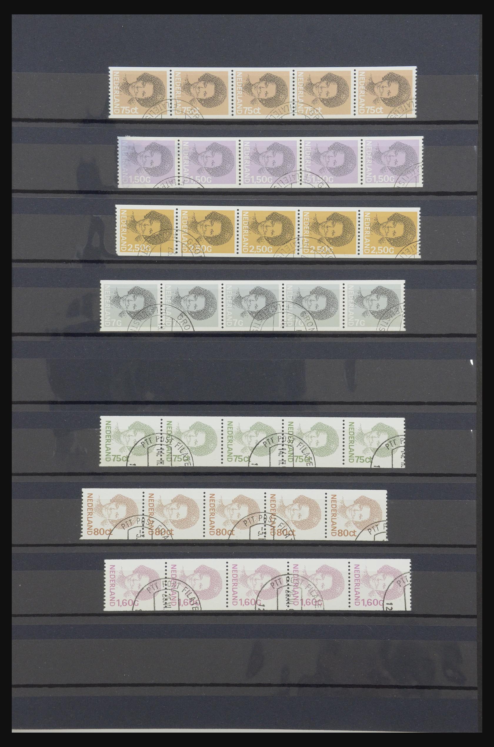 31625 028 - 31625 Netherlands coilstamps 1965-2009.