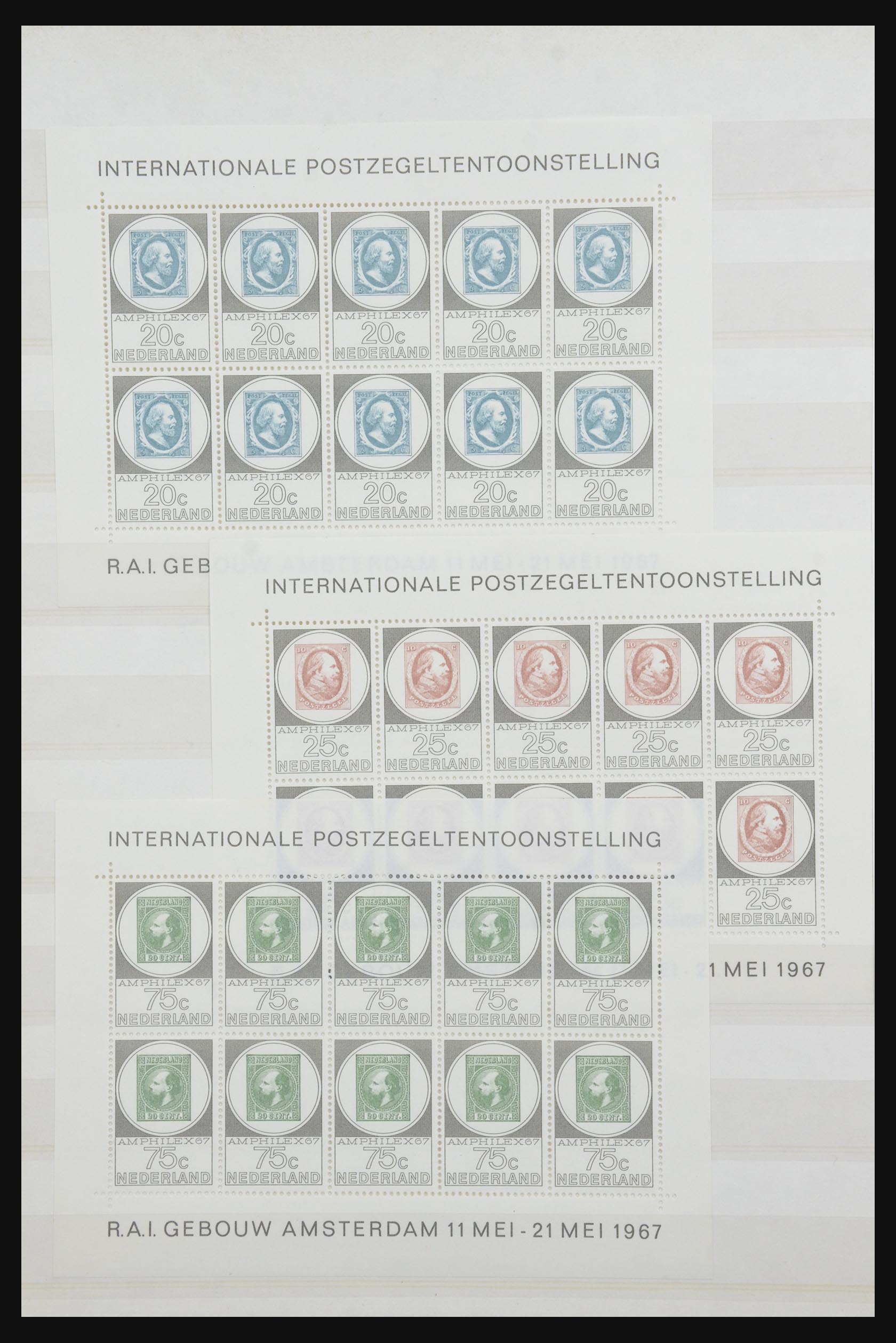31652 010 - 31652 Motief: postzegel op postzegel 1940-1993.