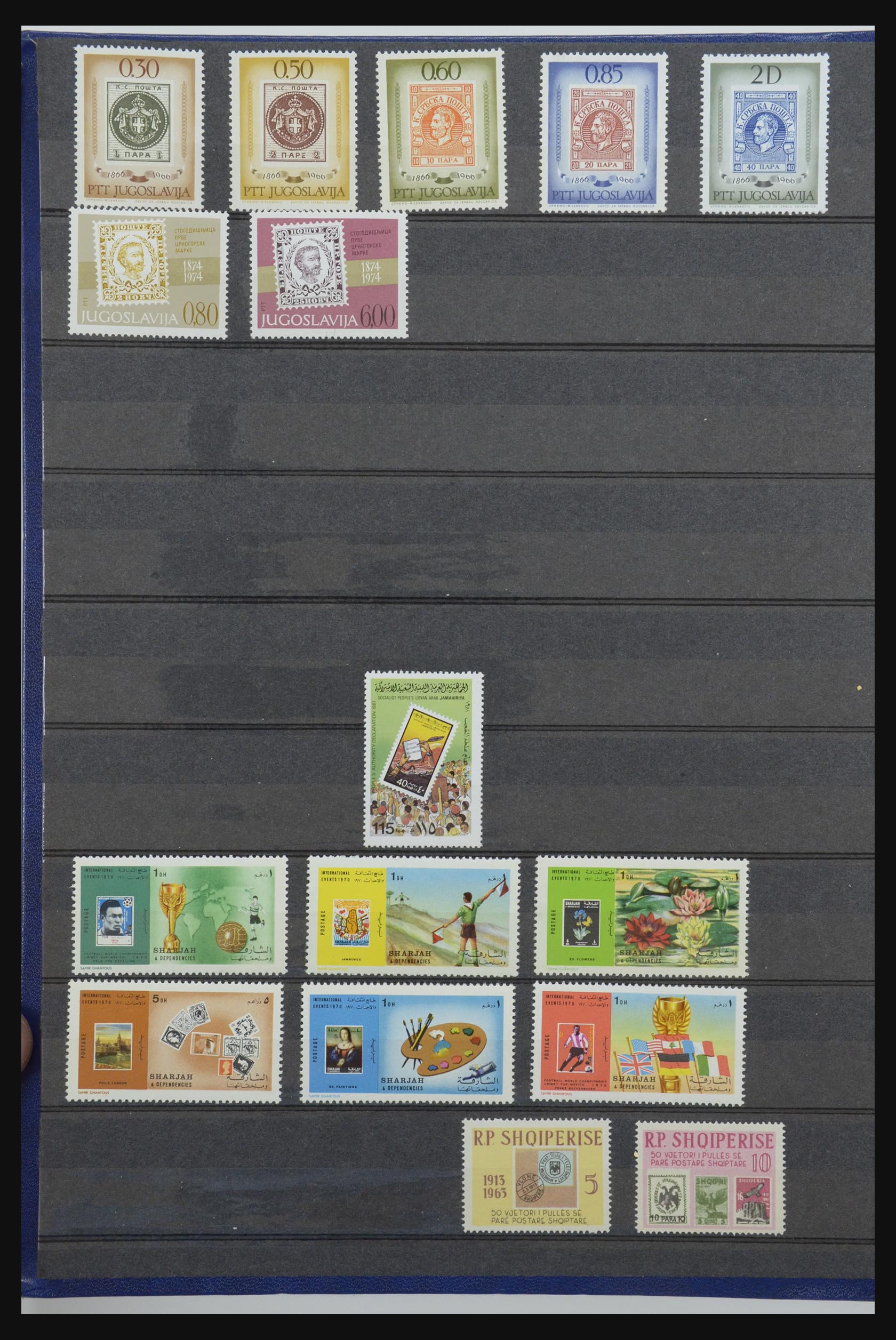31652 047 - 31652 Motief: postzegel op postzegel 1940-1993.