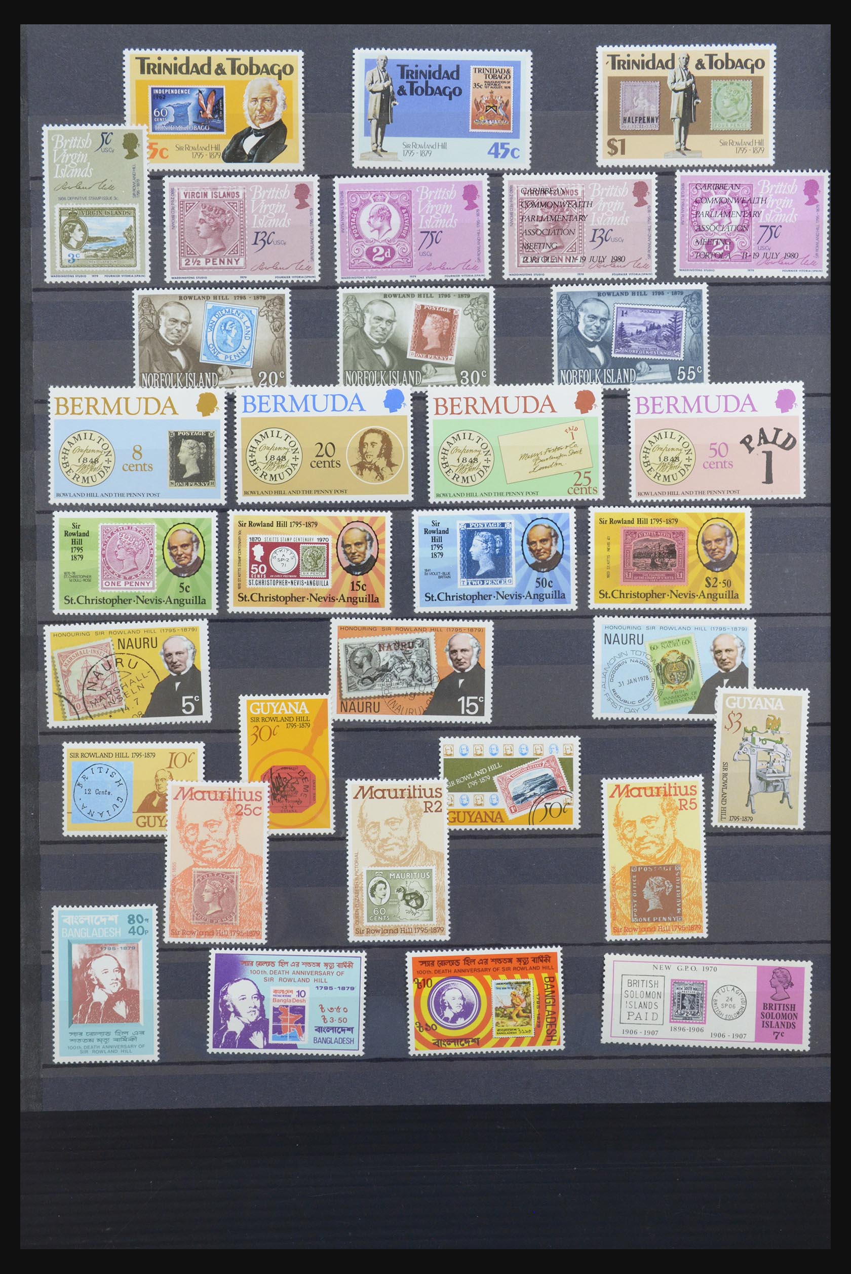 31652 070 - 31652 Motief: postzegel op postzegel 1940-1993.