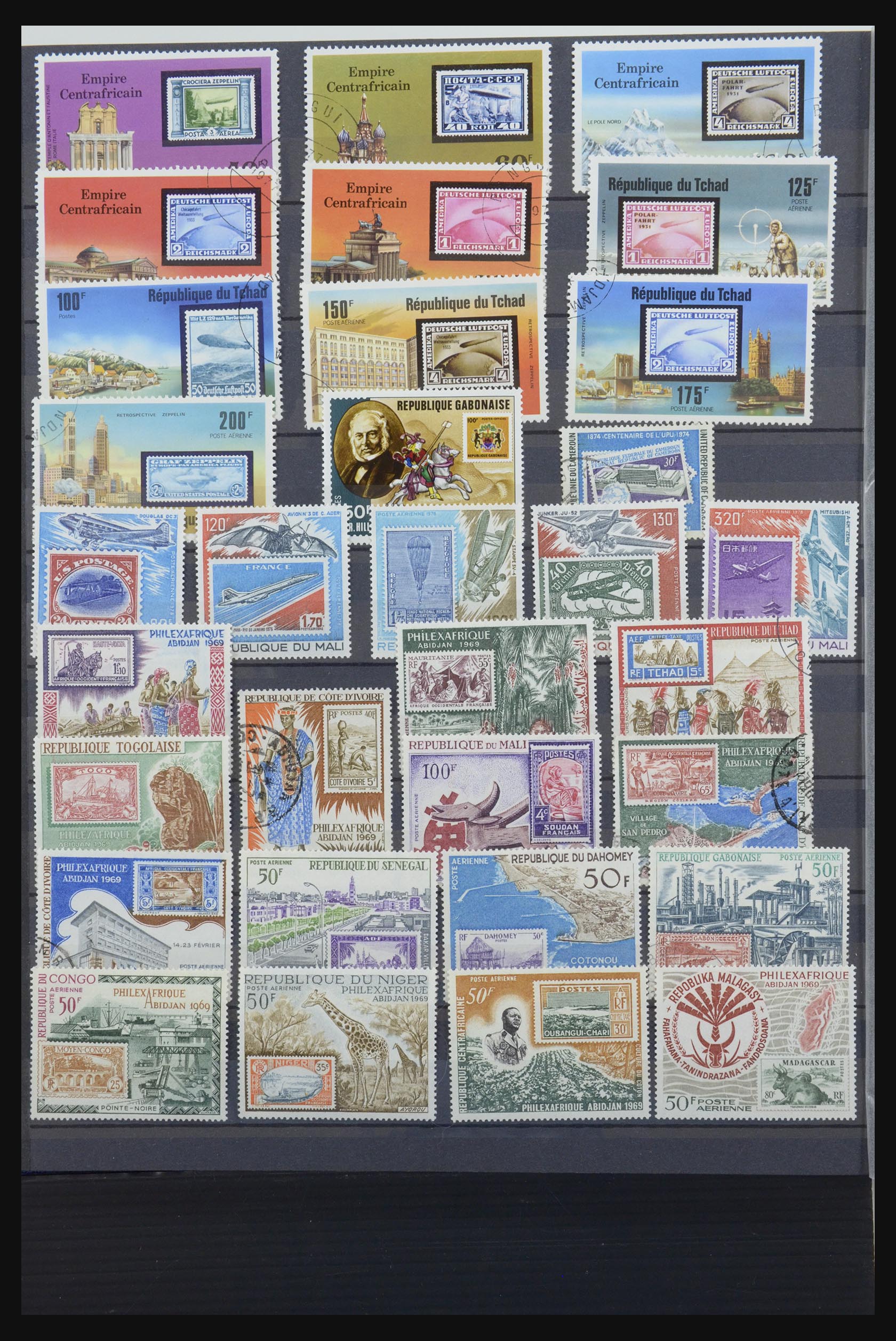 31652 076 - 31652 Motief: postzegel op postzegel 1940-1993.