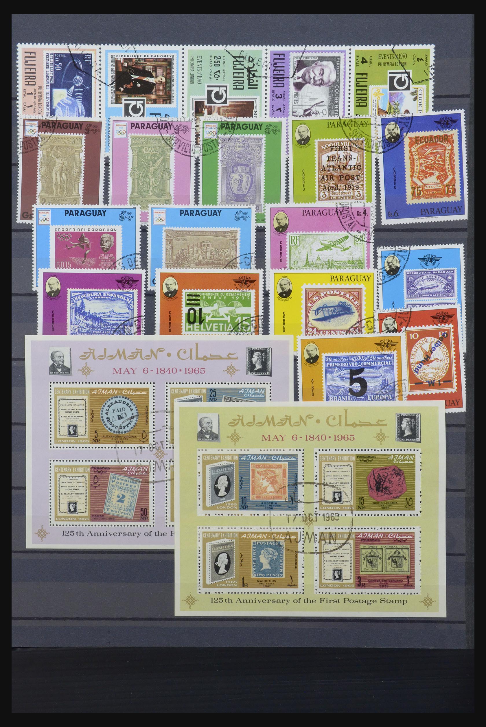 31652 083 - 31652 Motief: postzegel op postzegel 1940-1993.