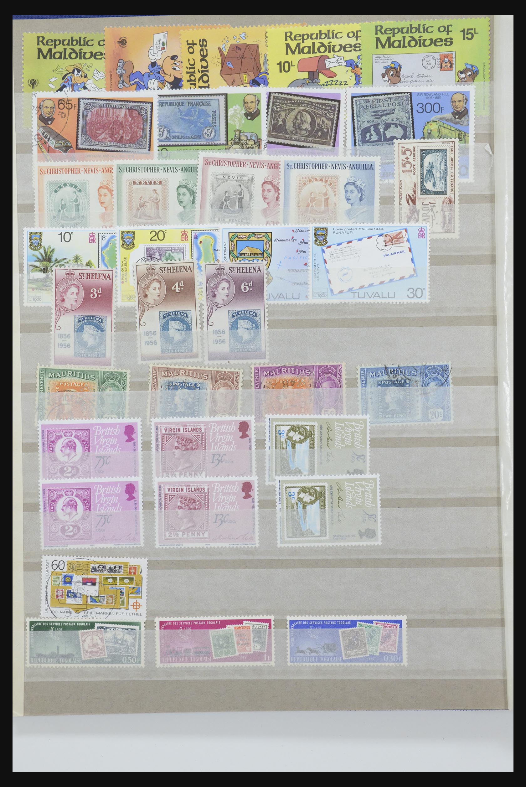 31652 092 - 31652 Motief: postzegel op postzegel 1940-1993.