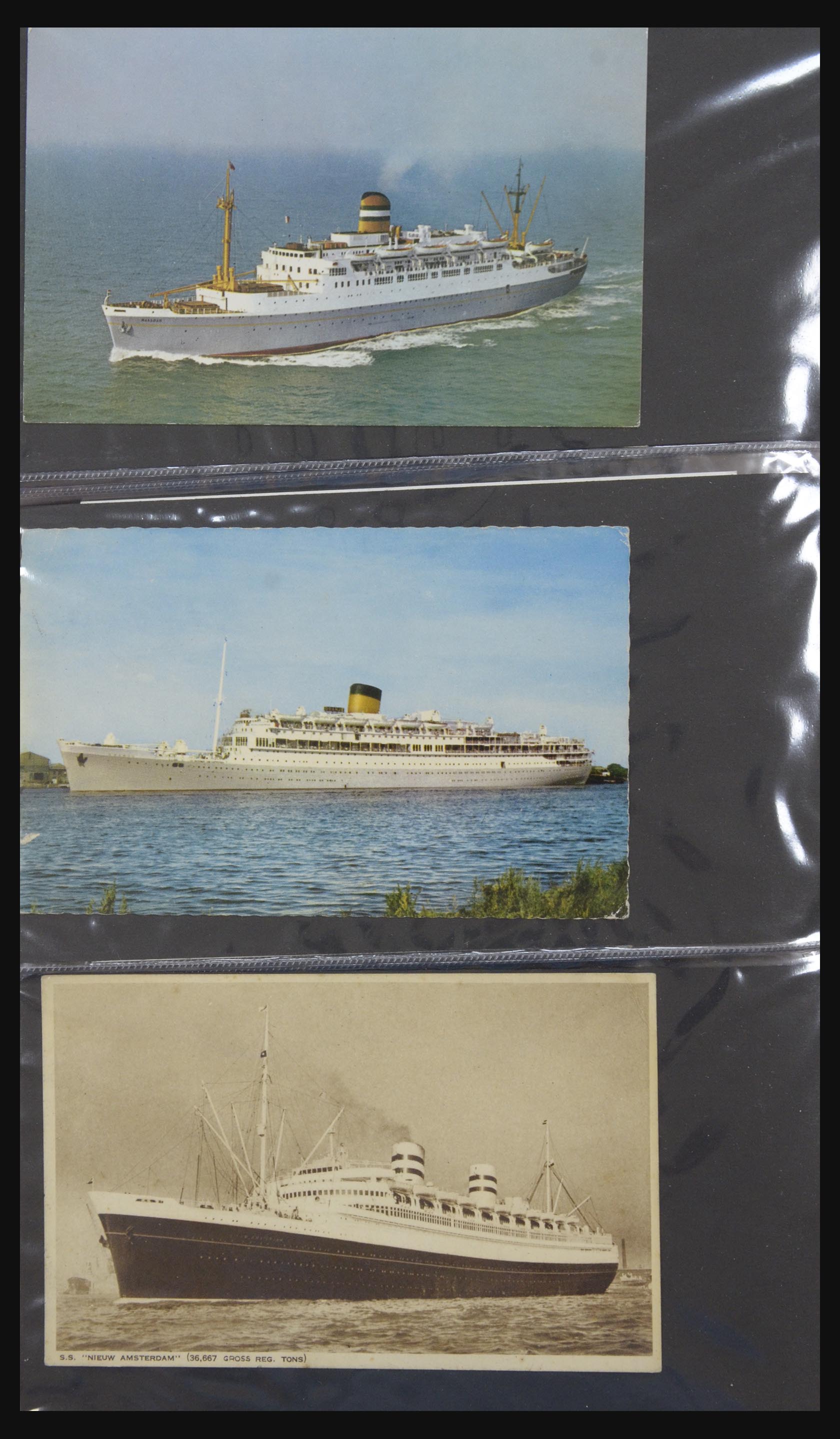 31721 069 - 31721 Thematic: Ships picture postcards 1910-1940.