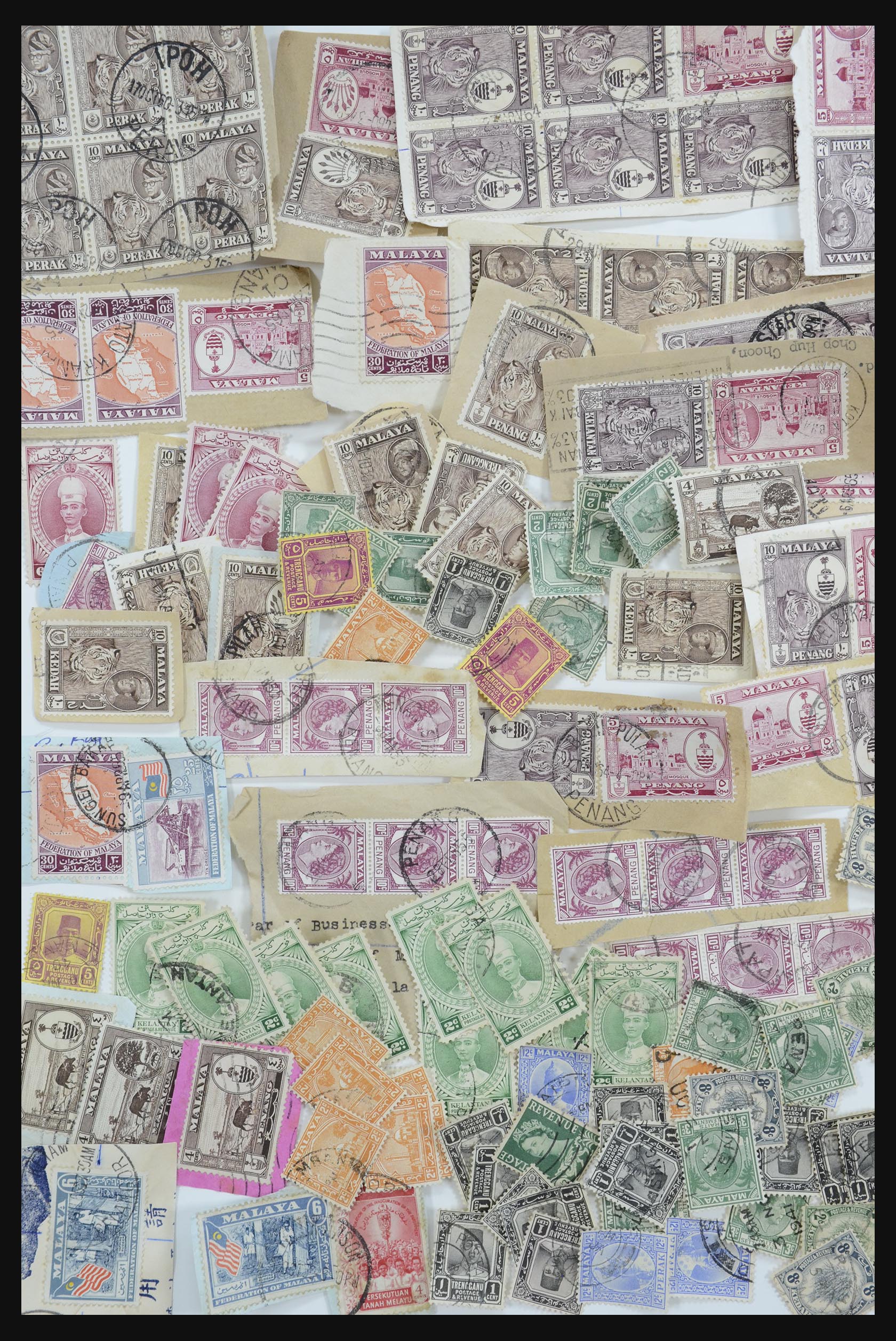 31894 002 - 31894 Malaysia cancels thirties-fifties.