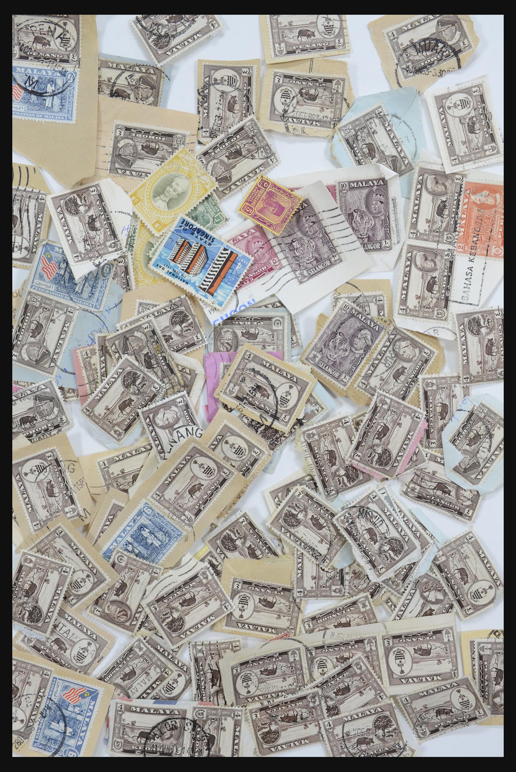 31894 004 - 31894 Malaysia cancels thirties-fifties.