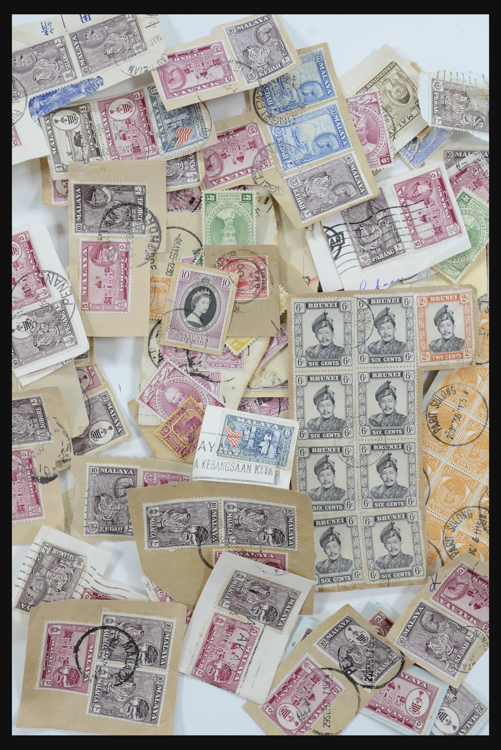 31894 006 - 31894 Malaysia cancels thirties-fifties.