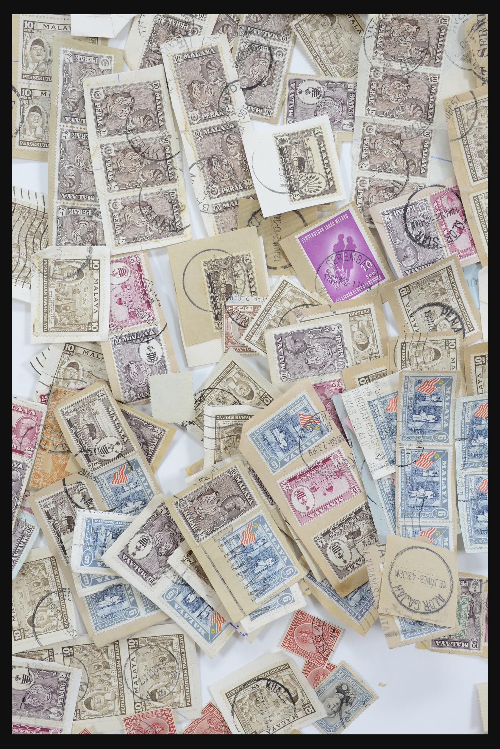 31894 014 - 31894 Malaysia cancels thirties-fifties.