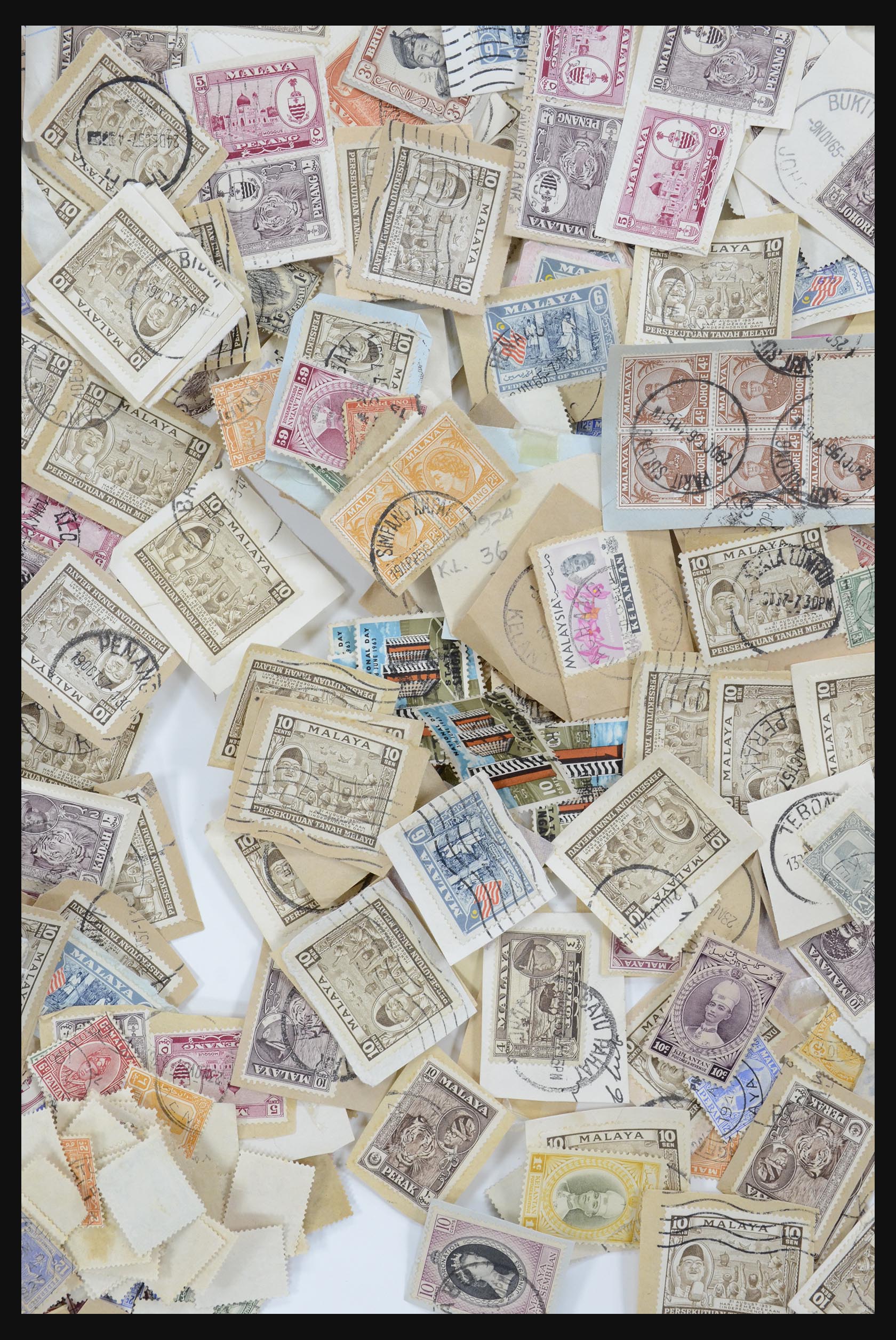 31894 015 - 31894 Malaysia cancels thirties-fifties.