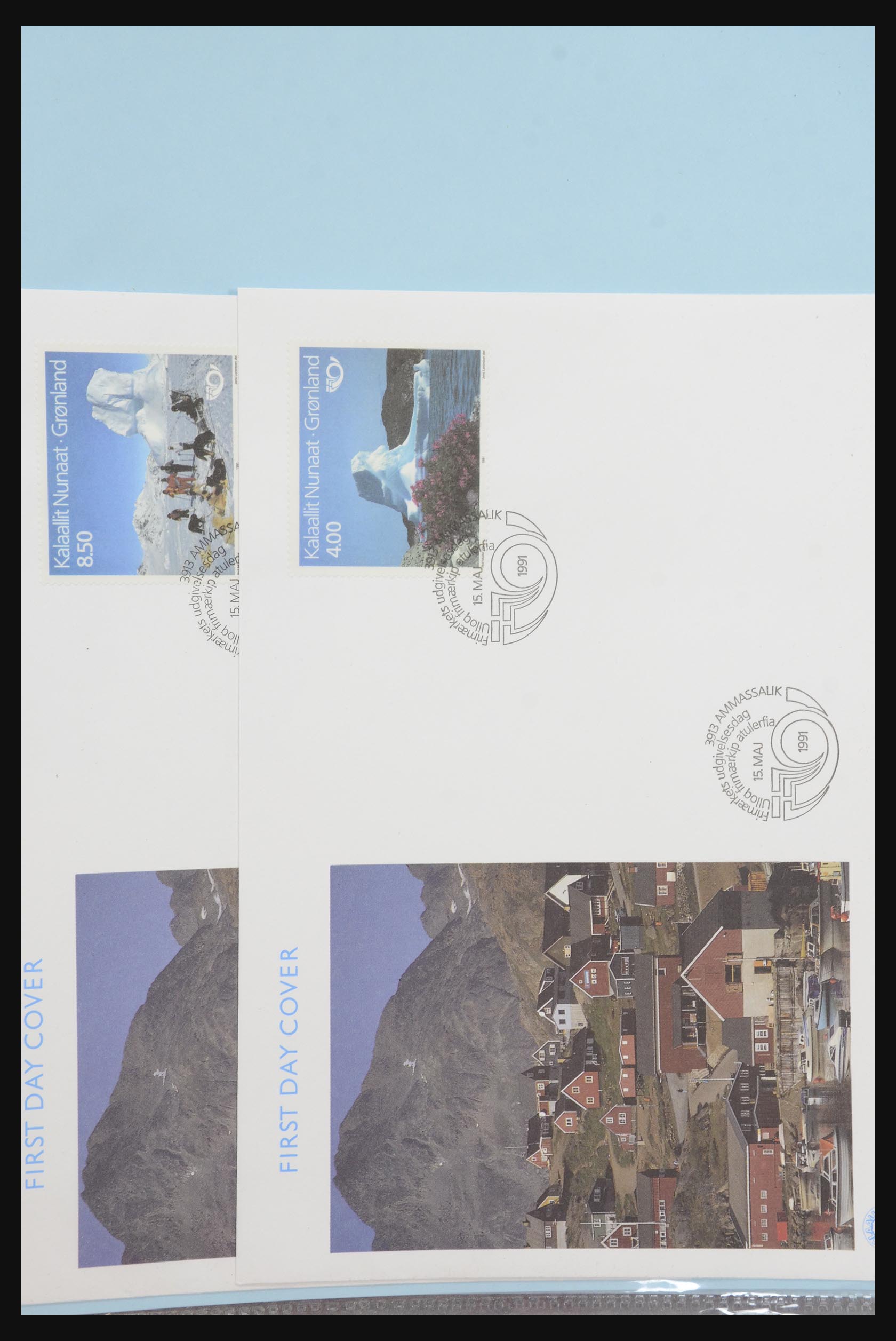 31915 367 - 31915 Western Europe souvenir sheets and stamp booklets on FDC.