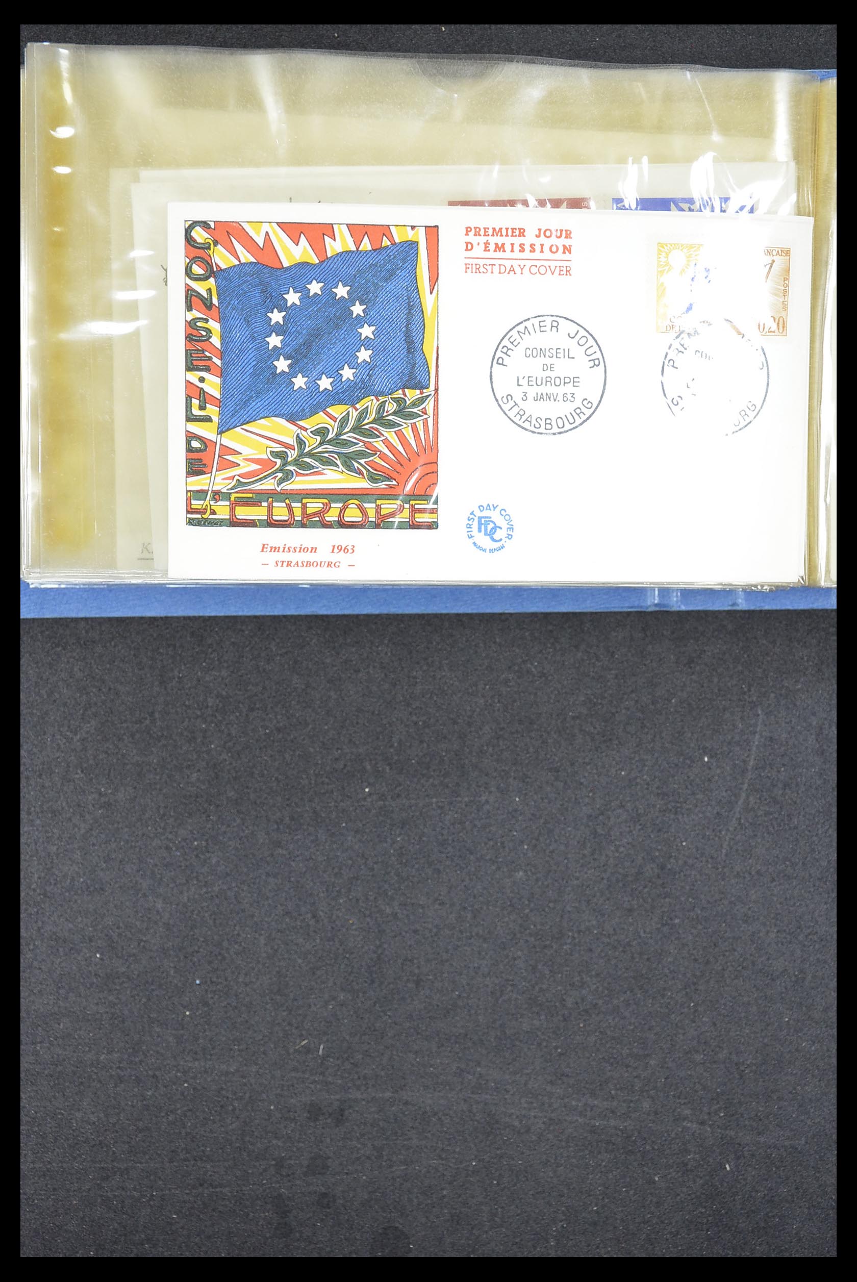 33194 1061 - Postzegelverzameling 33194 Wereld uitzoekdoos 1880-1980.