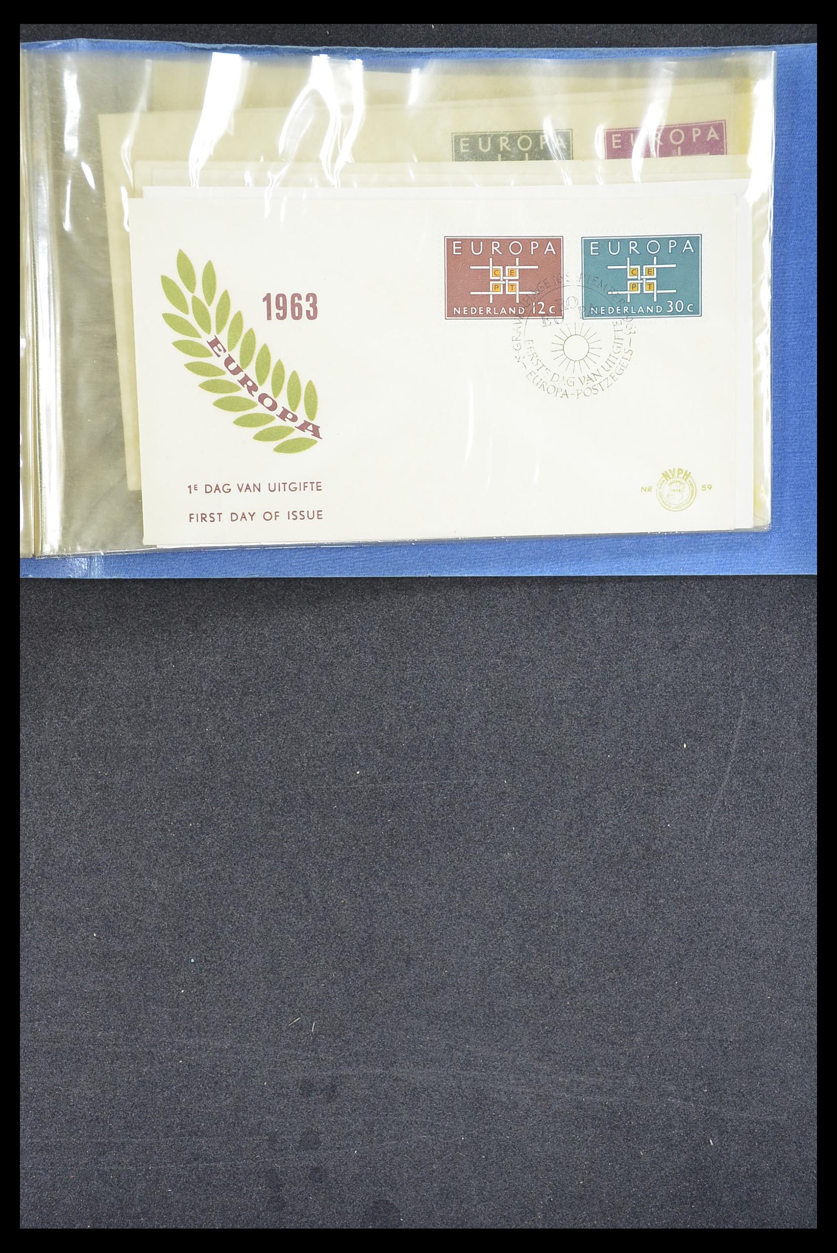 33194 1092 - Postzegelverzameling 33194 Wereld uitzoekdoos 1880-1980.