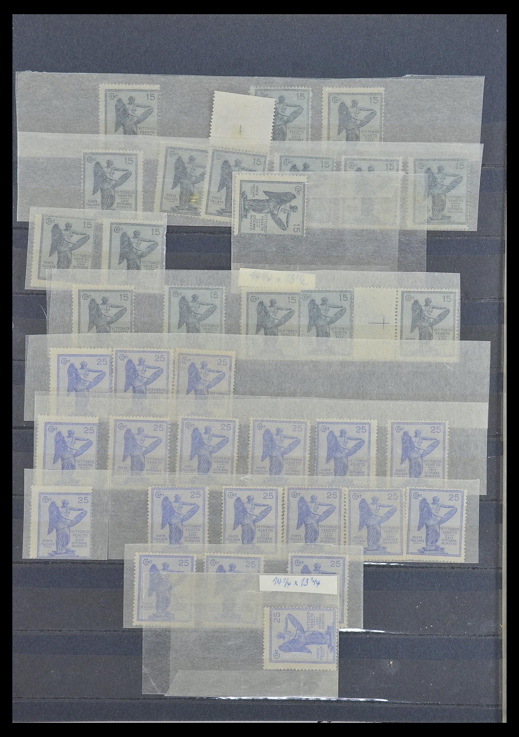 33390 029 - Postzegelverzameling 33390 Italië 1900-1950.