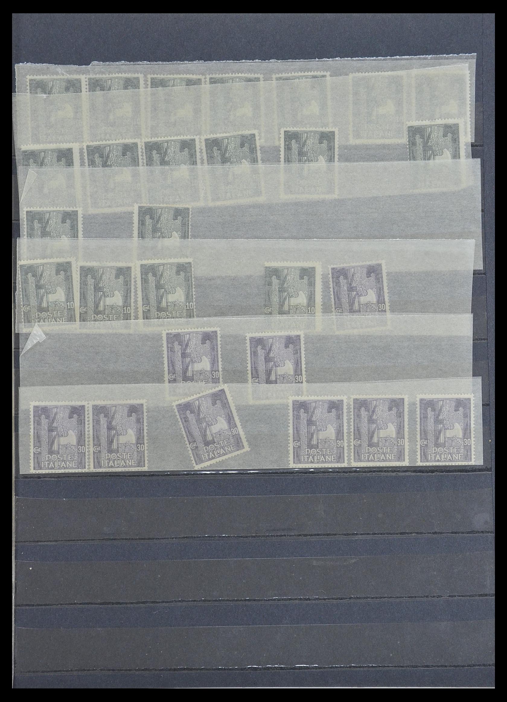 33390 034 - Postzegelverzameling 33390 Italië 1900-1950.