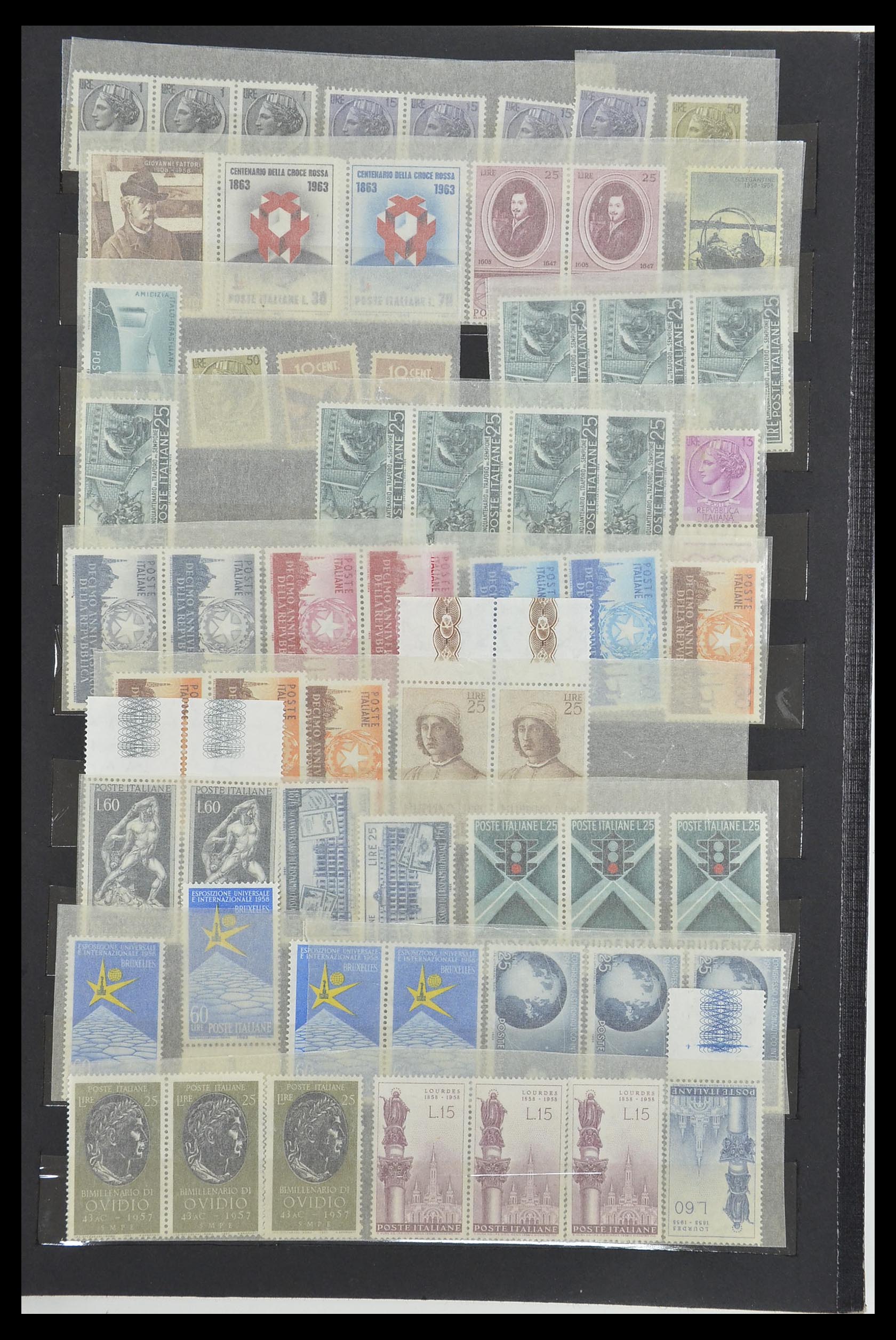 33390 055 - Postzegelverzameling 33390 Italië 1900-1950.