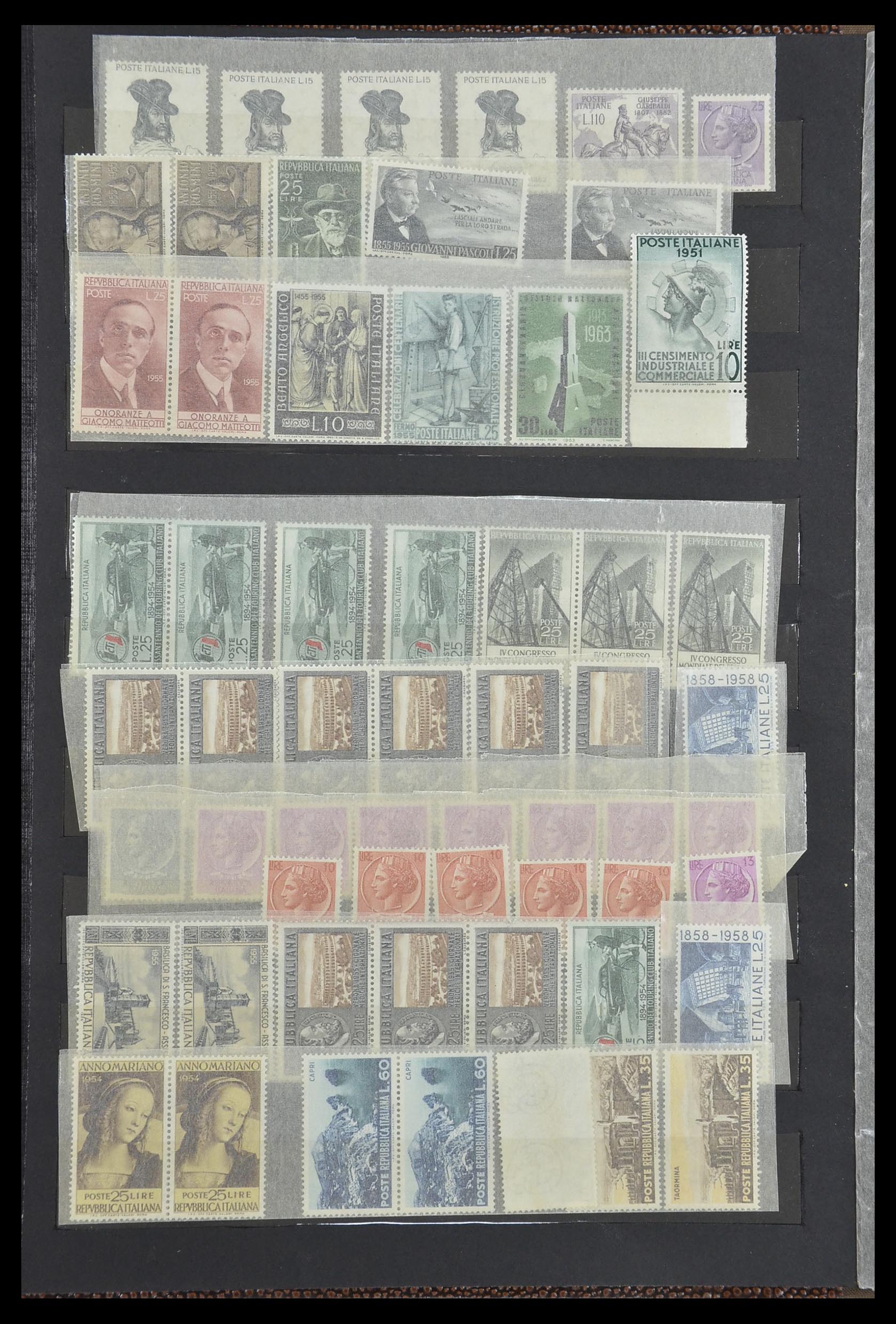 33390 056 - Postzegelverzameling 33390 Italië 1900-1950.