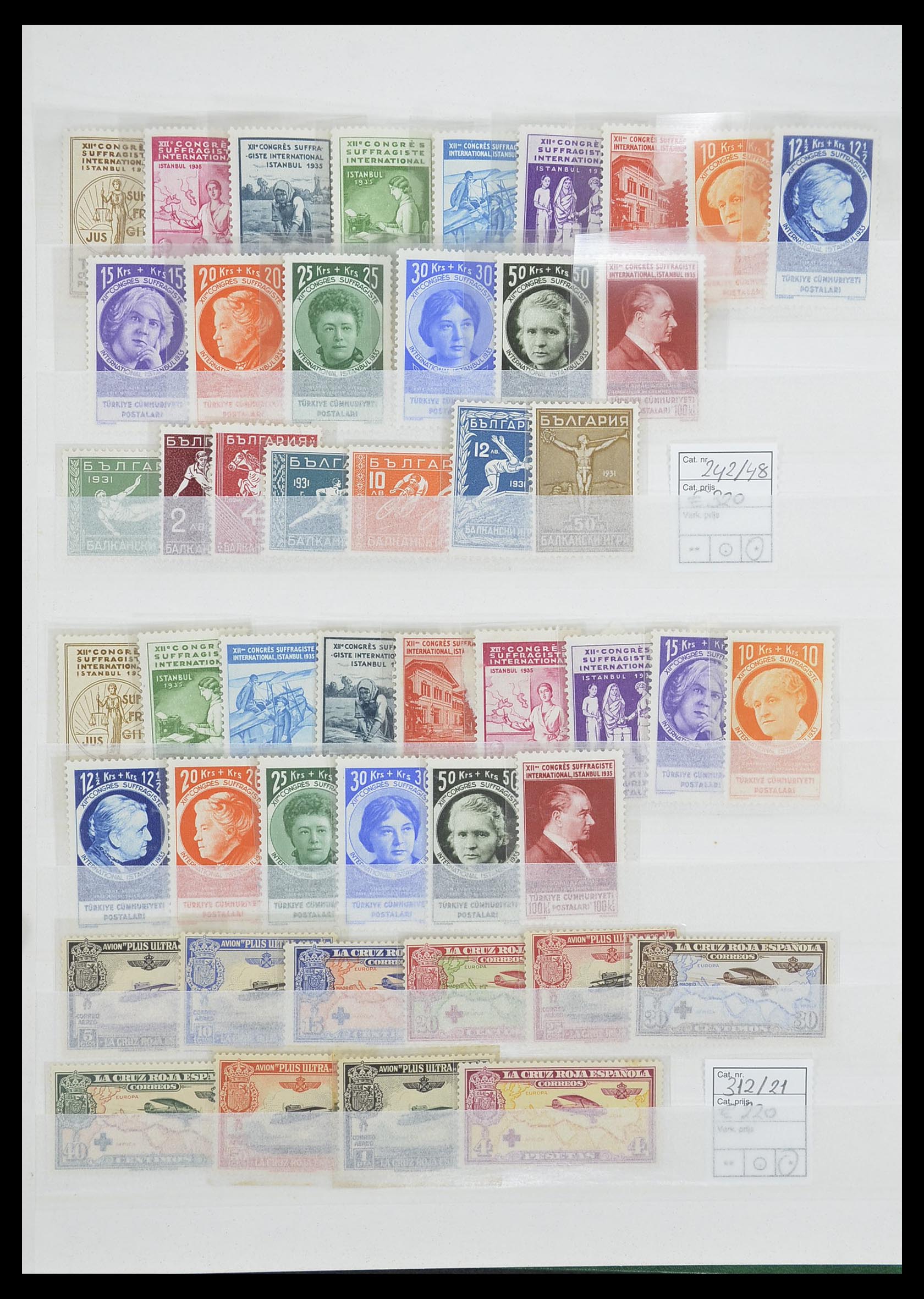 33447 002 - Stamp collection 33447 World key stamps 1900-1955.