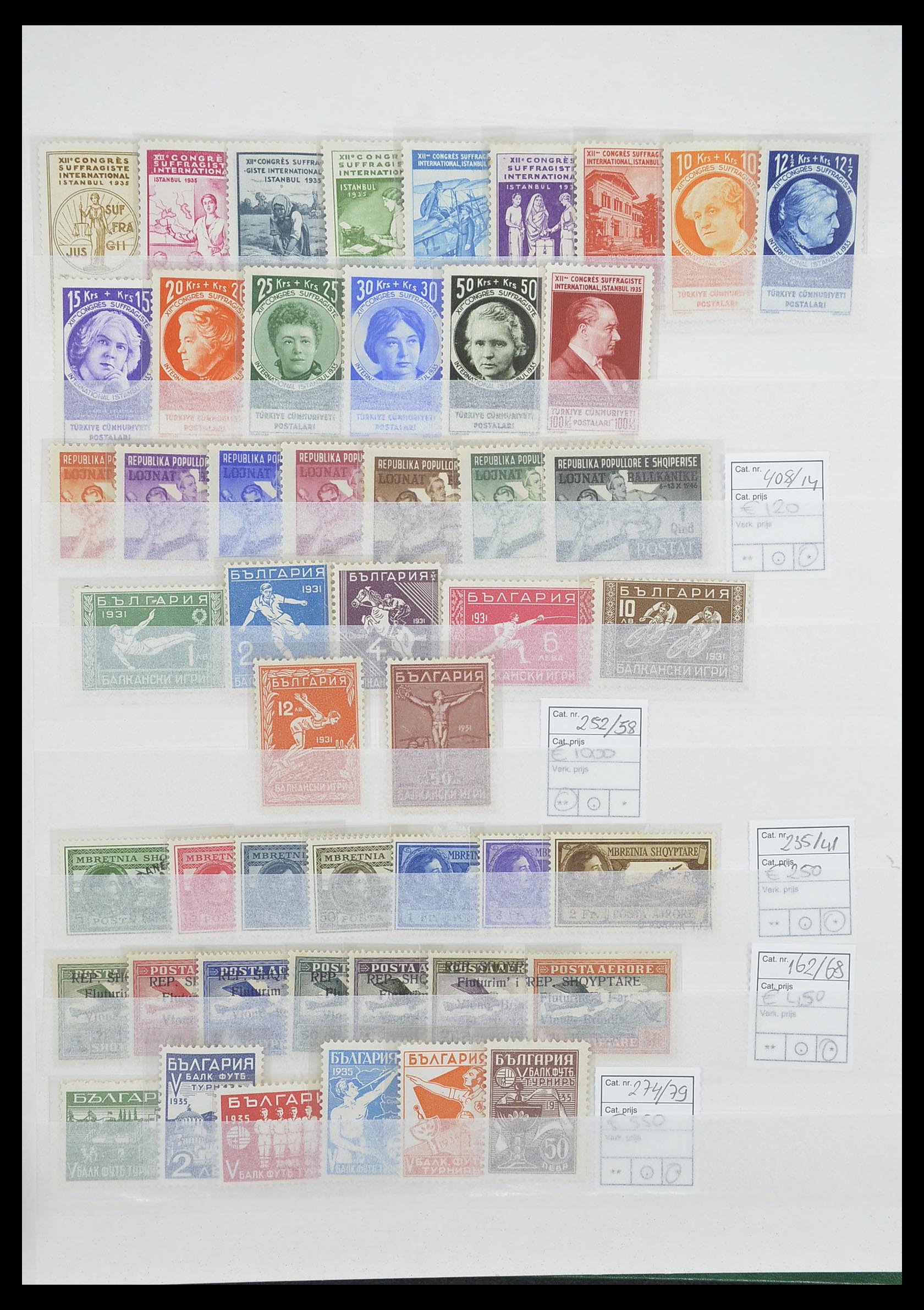 33447 004 - Stamp collection 33447 World key stamps 1900-1955.