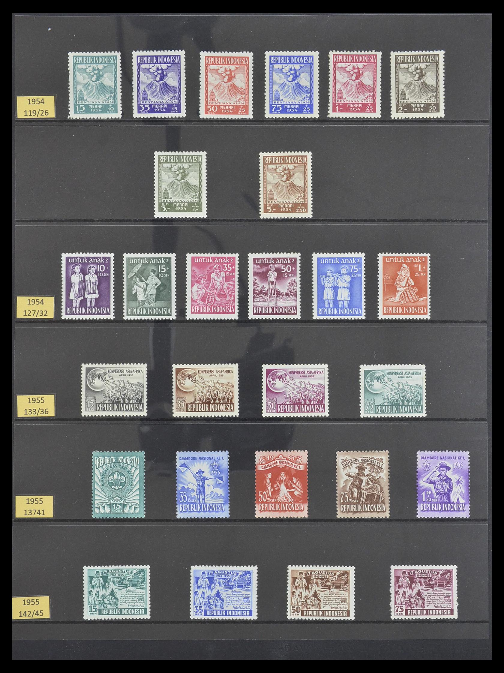 33483 014 - Postzegelverzameling 33483 Indonesië 1945-1999.