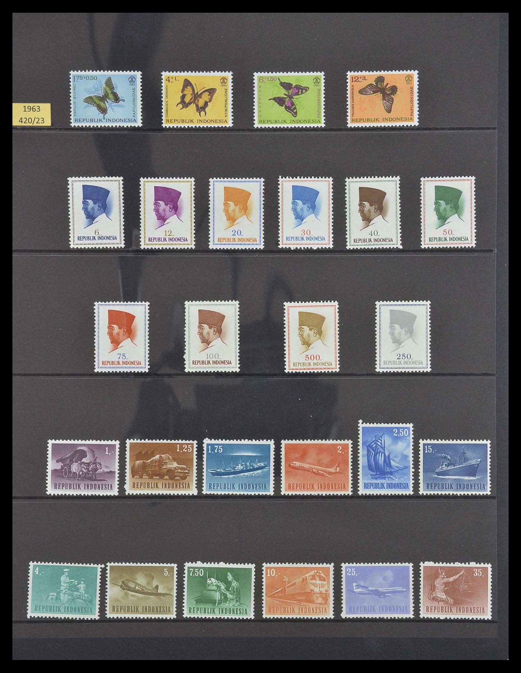 33483 030 - Postzegelverzameling 33483 Indonesië 1945-1999.