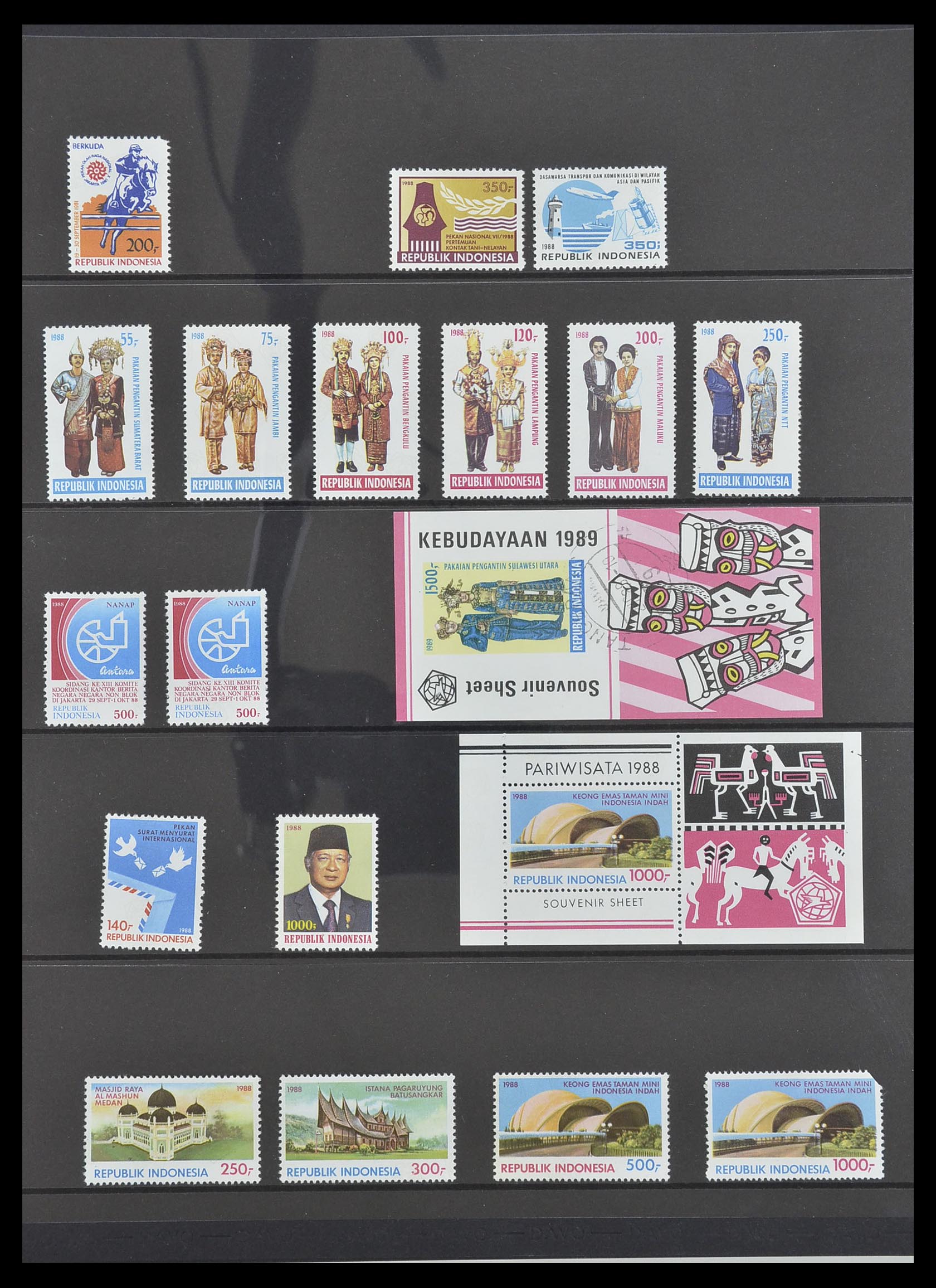 33483 106 - Postzegelverzameling 33483 Indonesië 1945-1999.