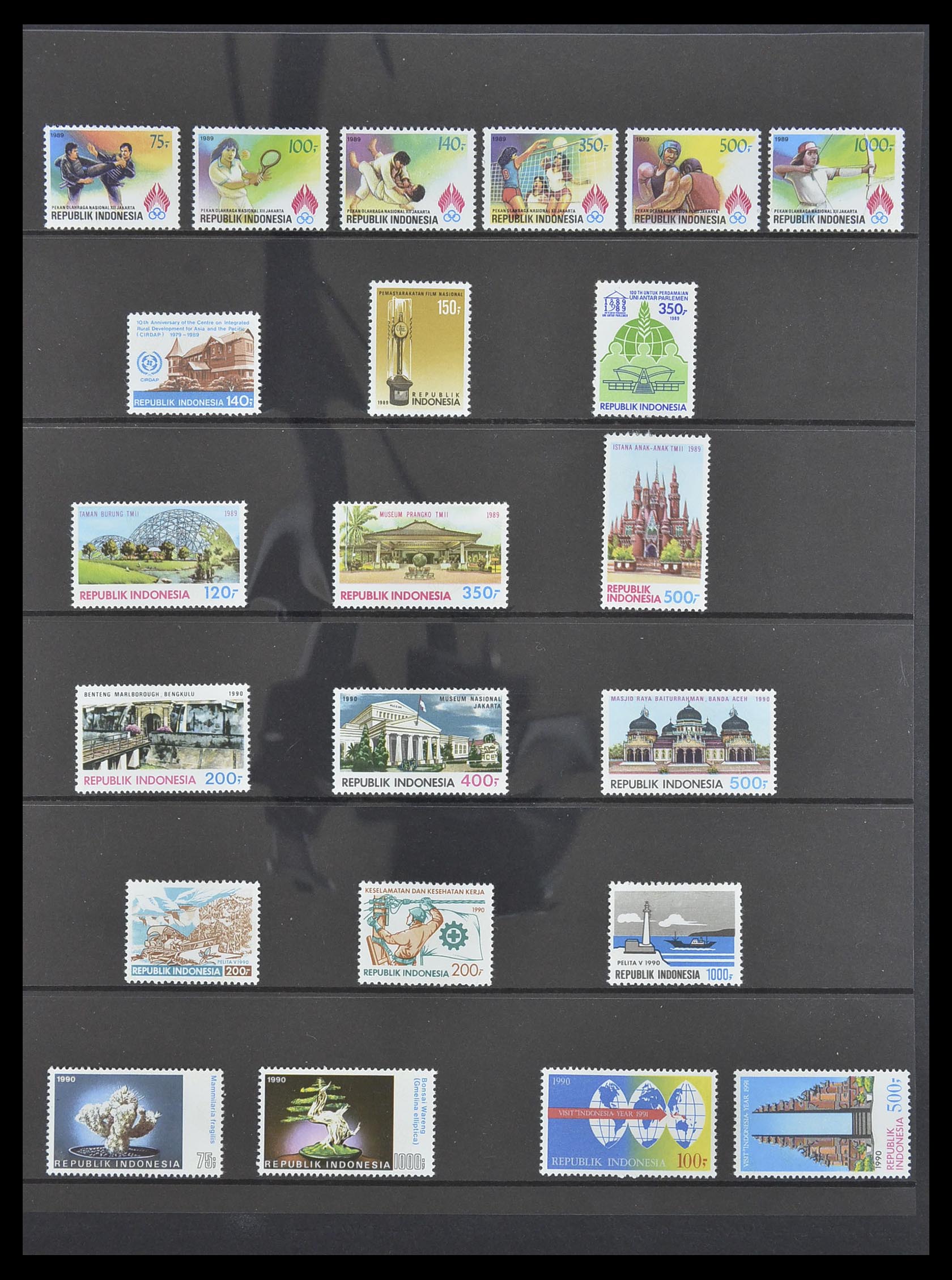 33483 111 - Postzegelverzameling 33483 Indonesië 1945-1999.