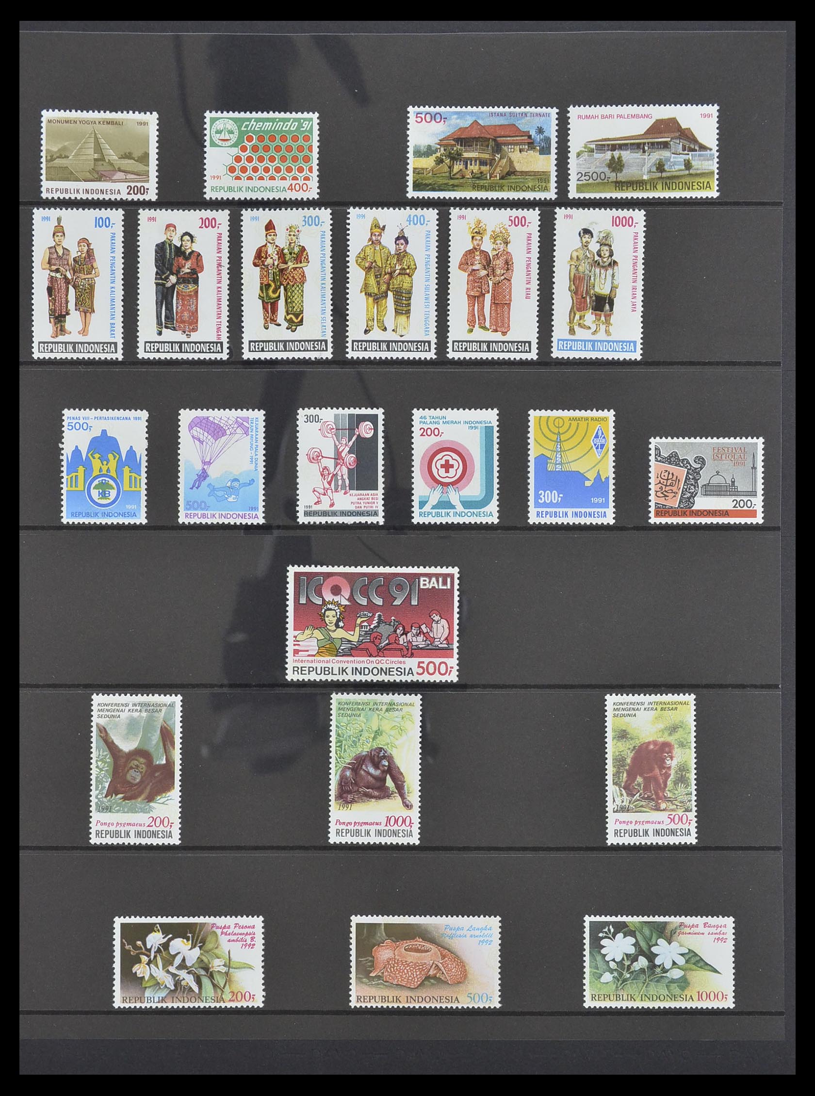 33483 114 - Postzegelverzameling 33483 Indonesië 1945-1999.