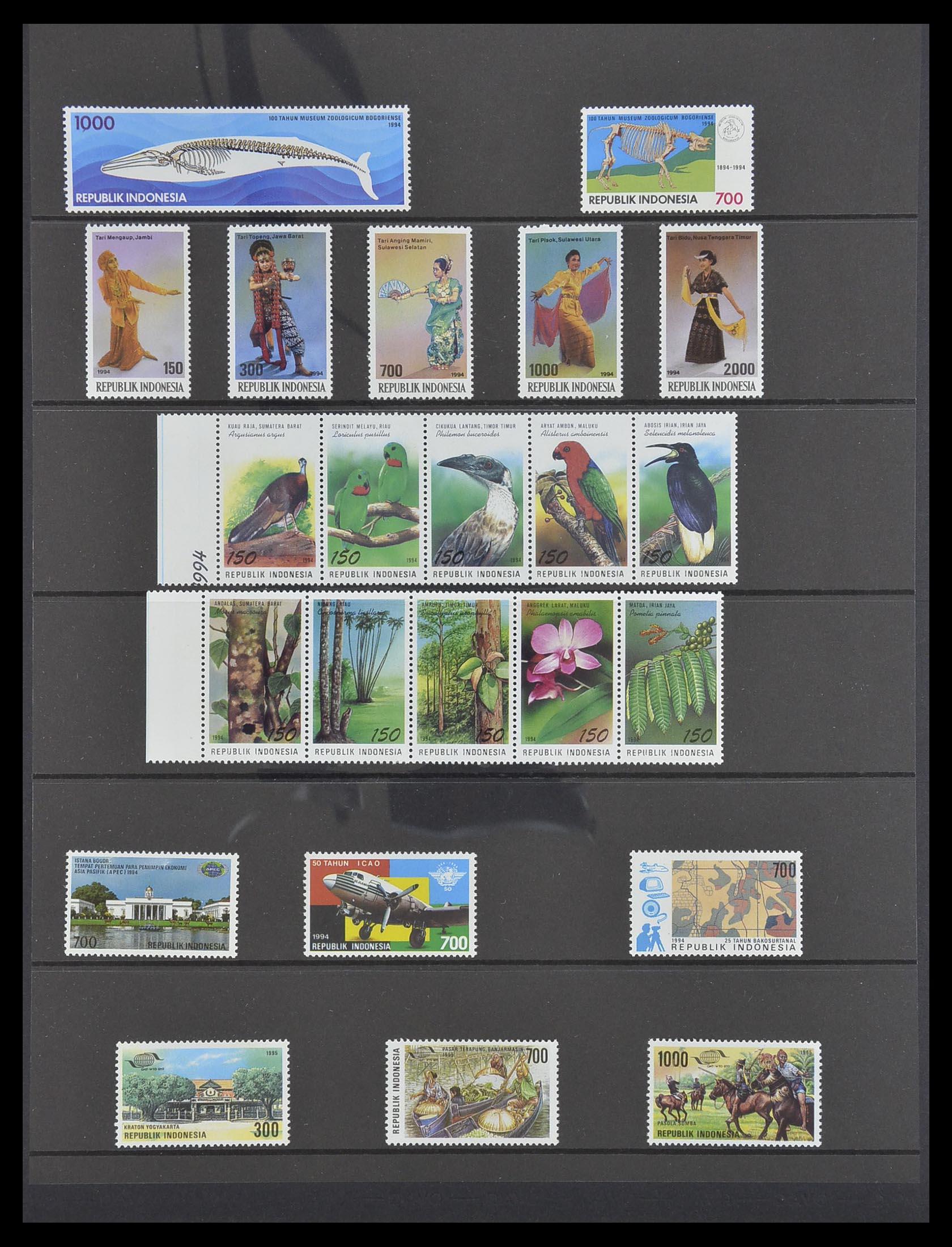 33483 122 - Postzegelverzameling 33483 Indonesië 1945-1999.