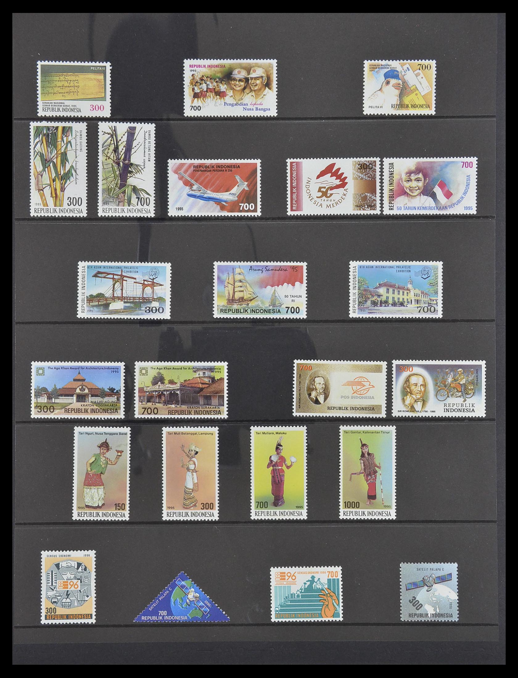 33483 123 - Postzegelverzameling 33483 Indonesië 1945-1999.