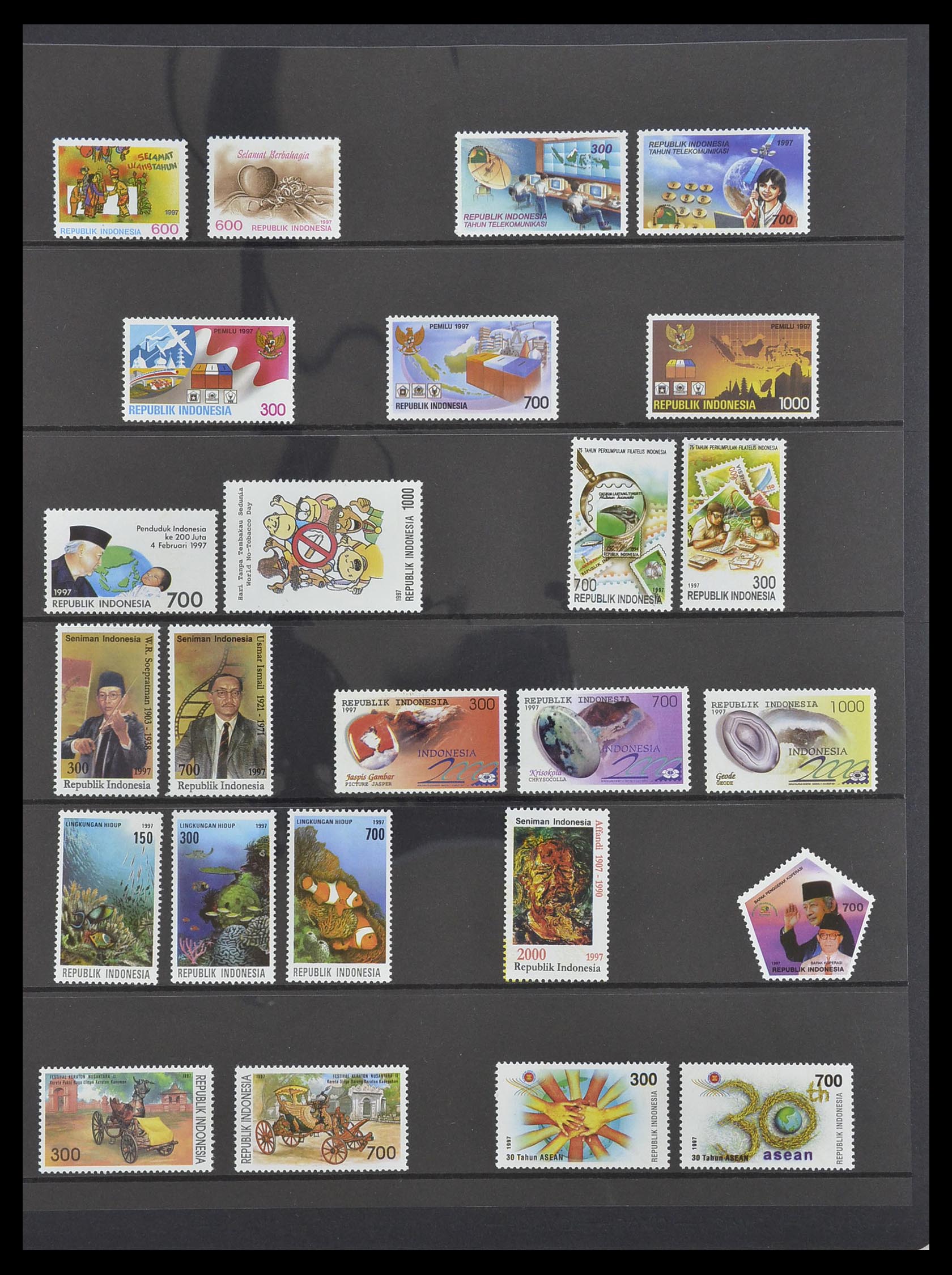 33483 129 - Postzegelverzameling 33483 Indonesië 1945-1999.