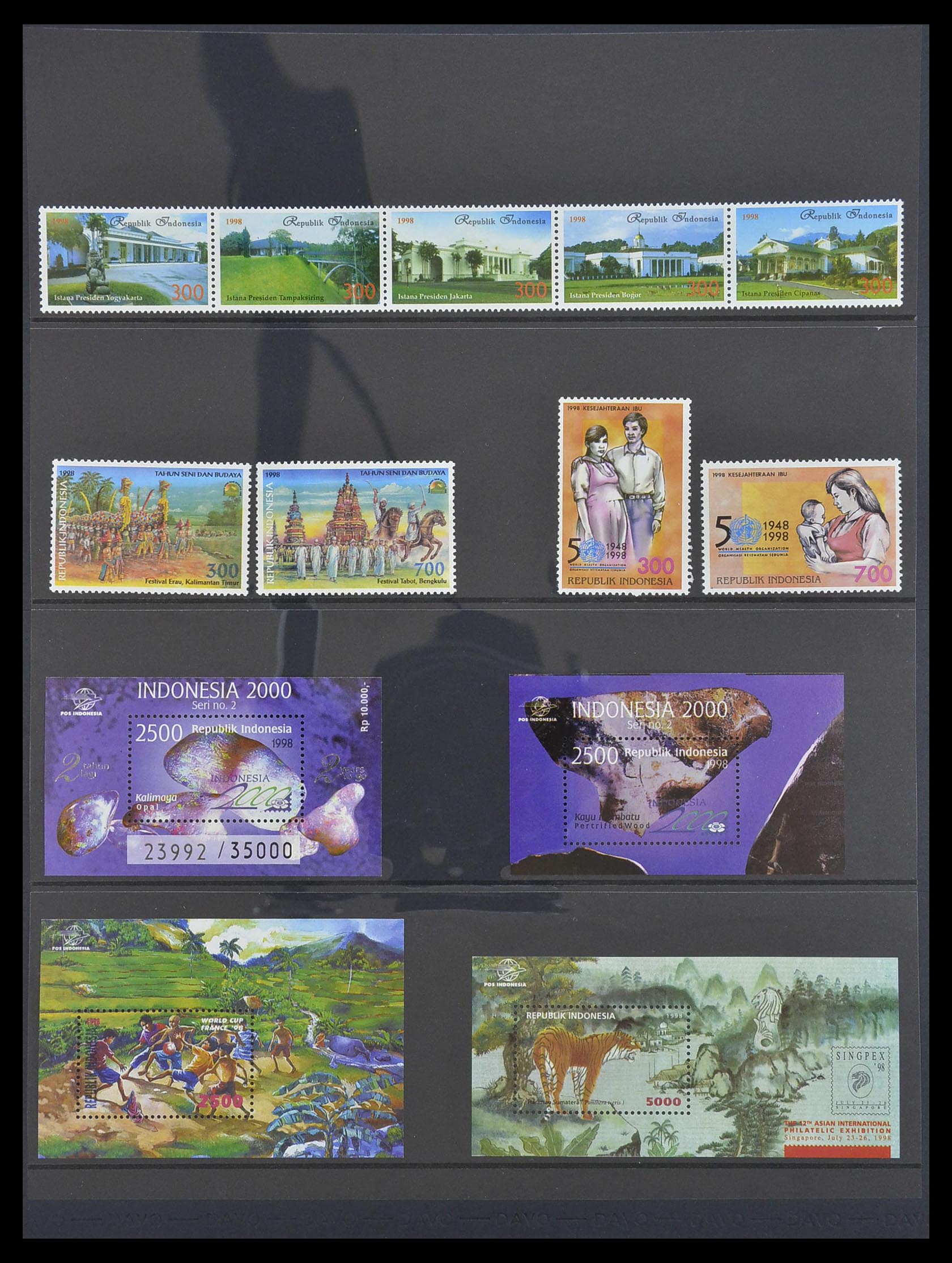33483 133 - Stamp collection 33483 Indonesia 1945-1999.