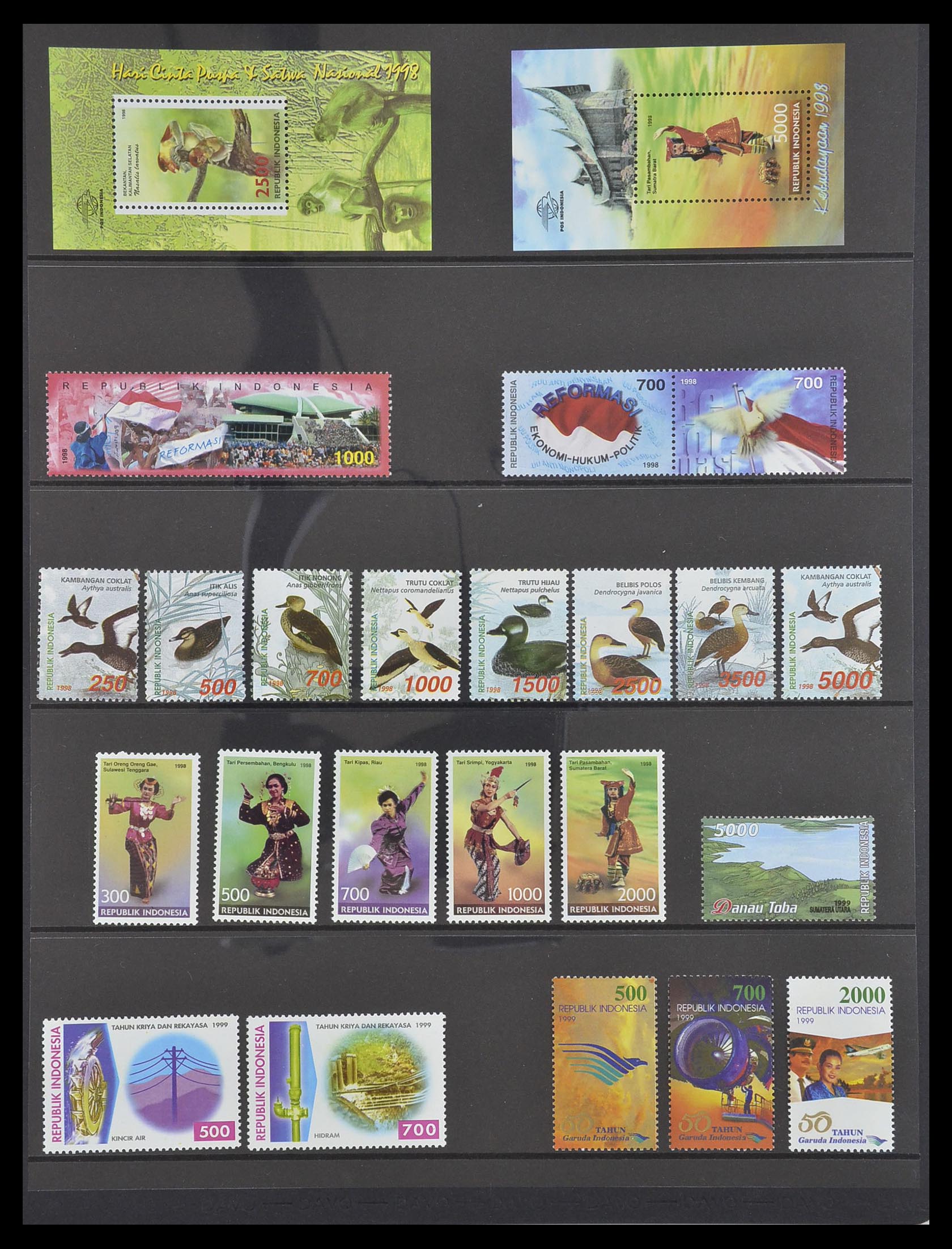 33483 137 - Postzegelverzameling 33483 Indonesië 1945-1999.