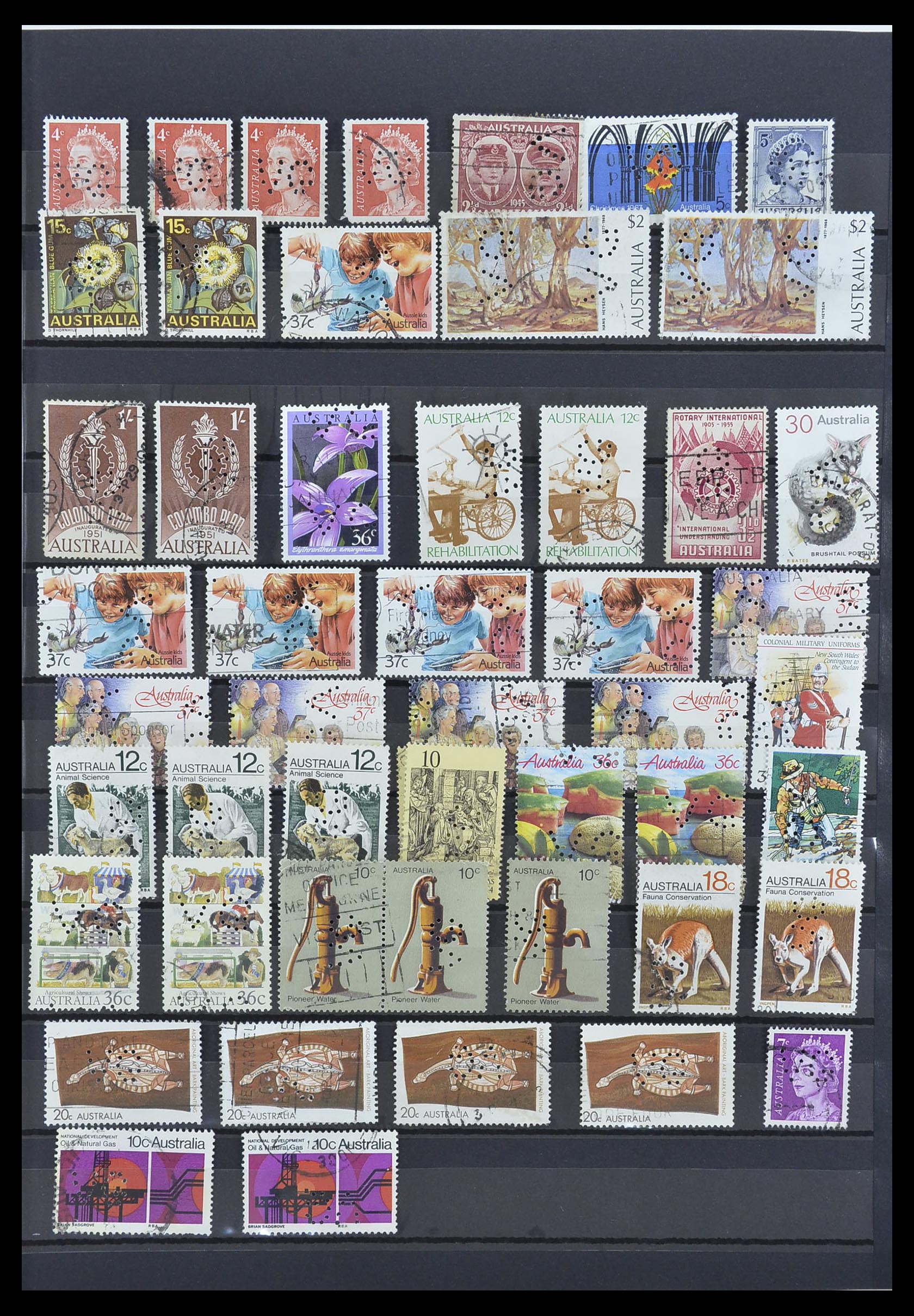 33510 005 - Postzegelverzameling 33510 Australië perfins 1900-1970.