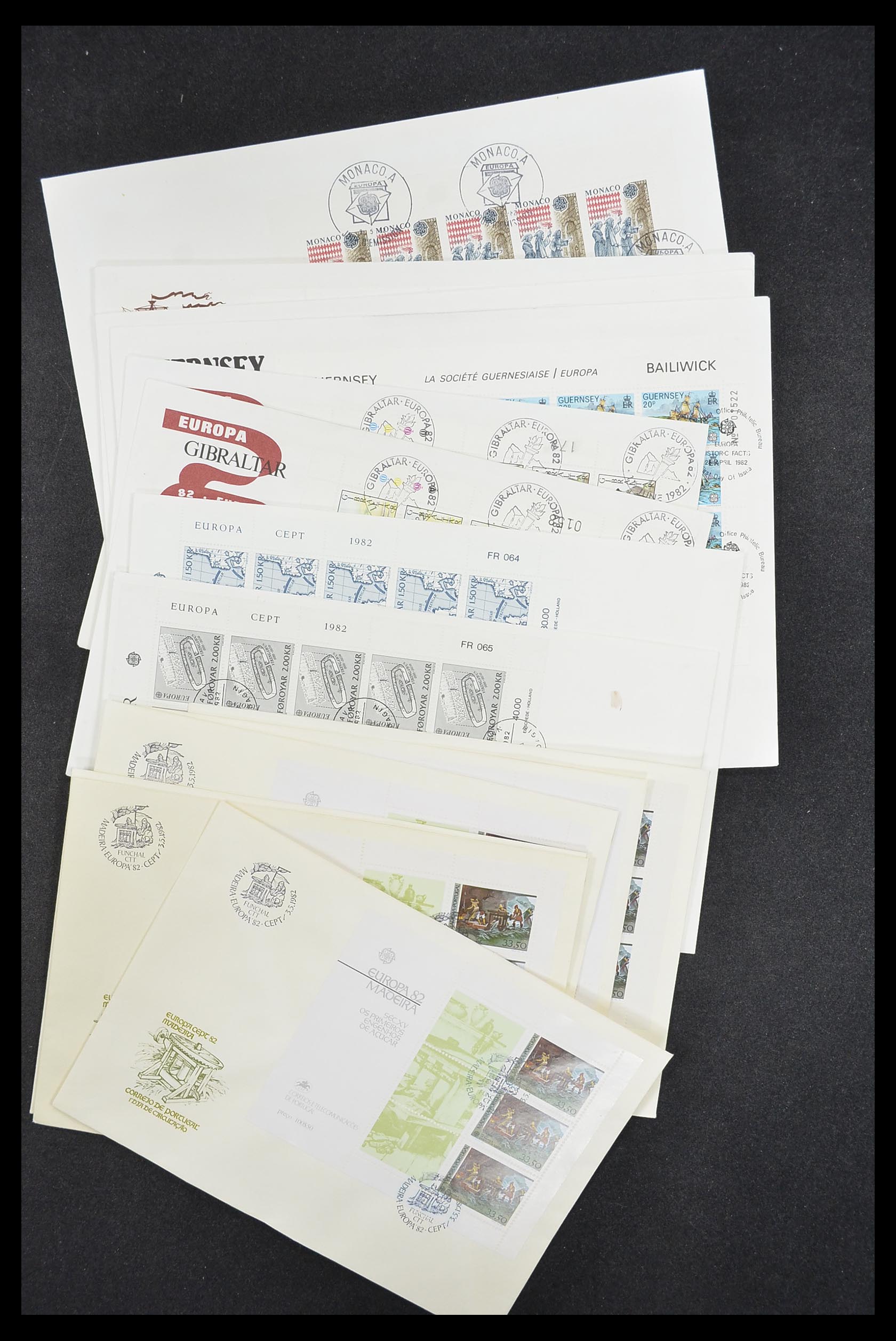 33542 081 - Stamp collection 33542 Europa Cept first day covers 1956-1999.