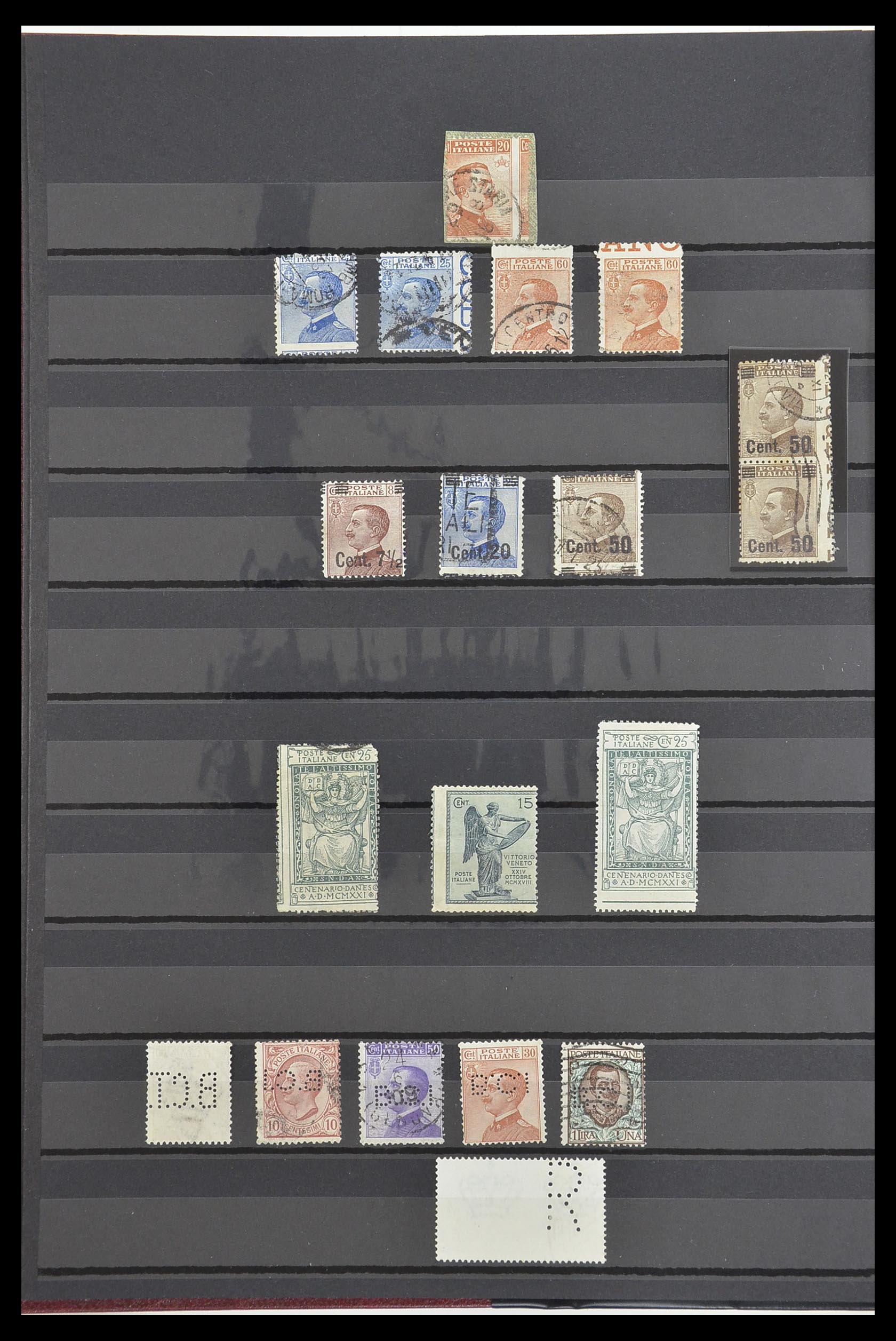 33560 004 - Postzegelverzameling 33560 Italië BOB/bezetting/gebieden 1860-1945.